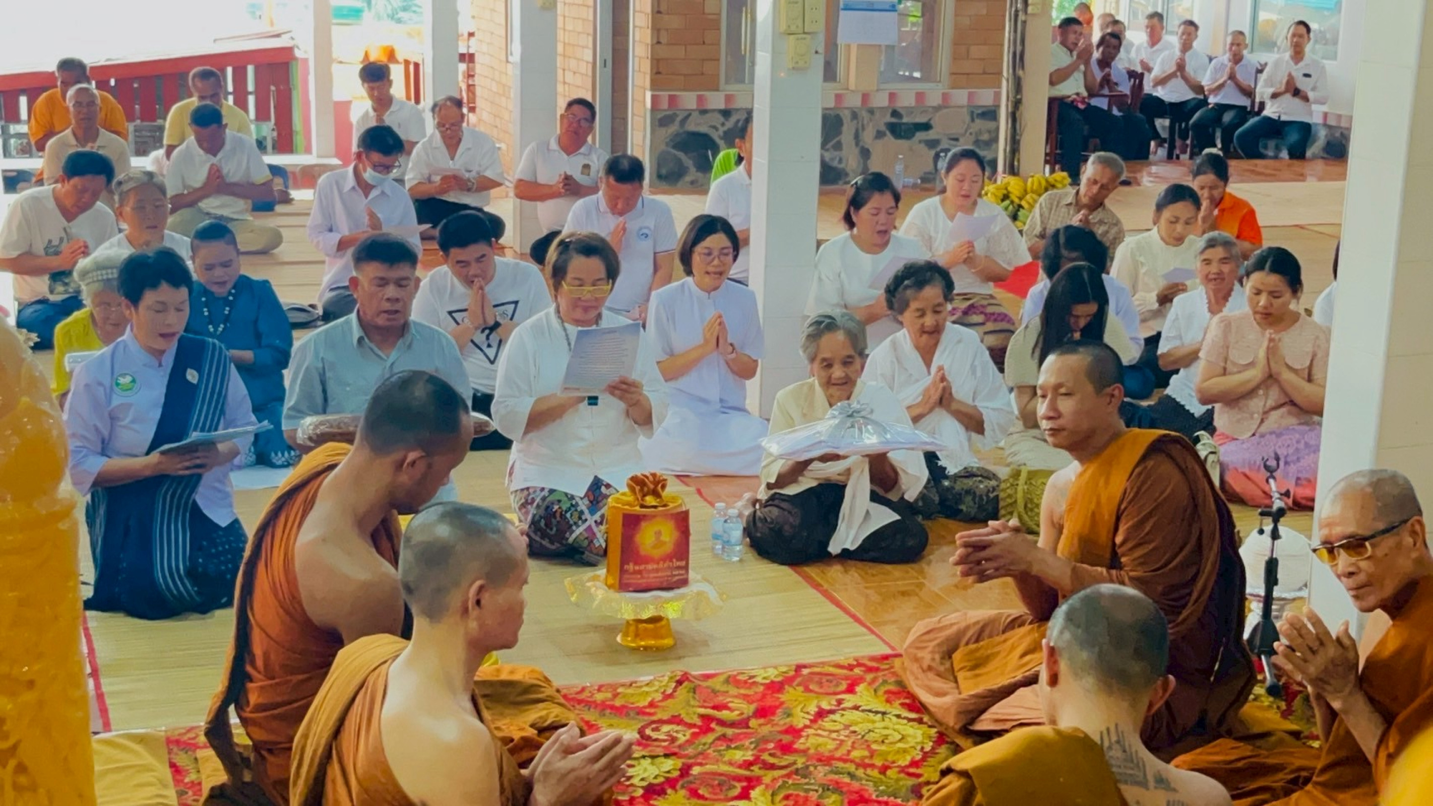 ภาพร่วมพิธีกรรมวัดภูหินดัง