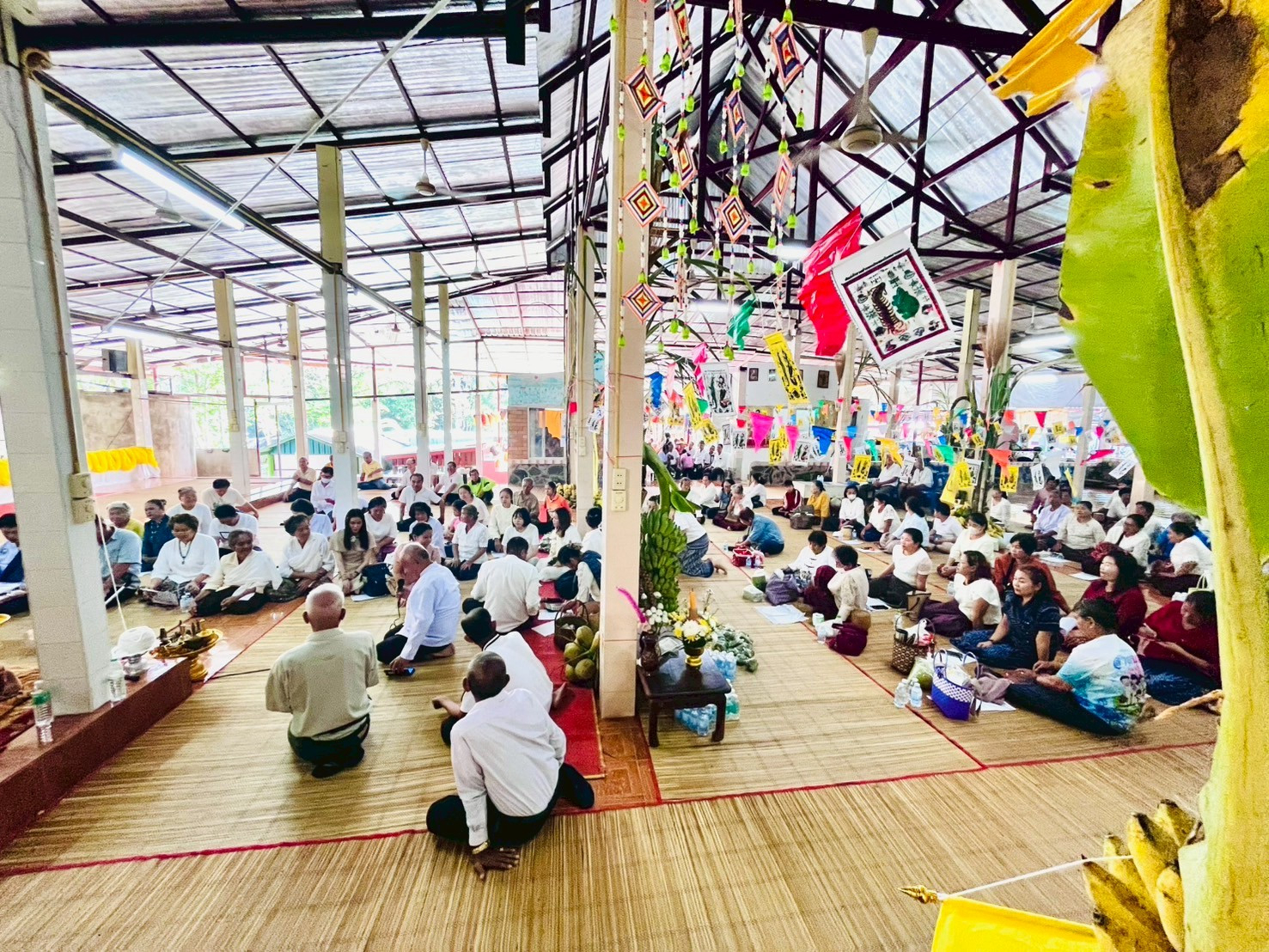 ภาพร่วมพิธีกรรมวัดภูหินดัง