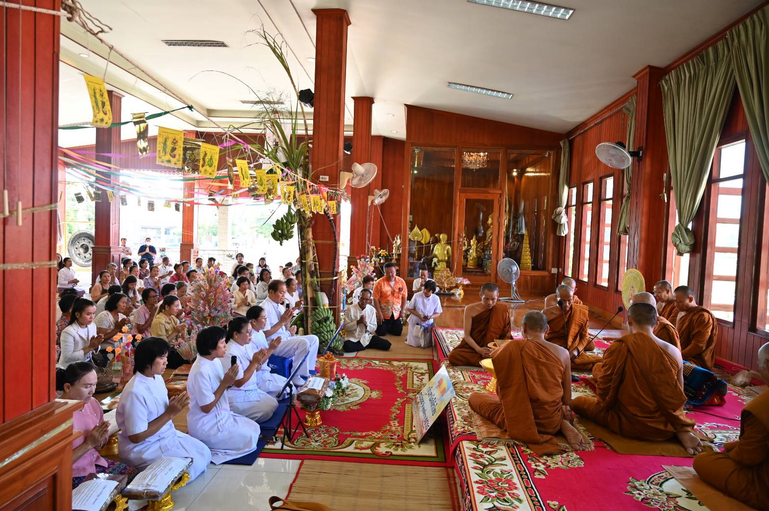 ภาพร่วมพิธีกรรมวัดบ่อสร้าง