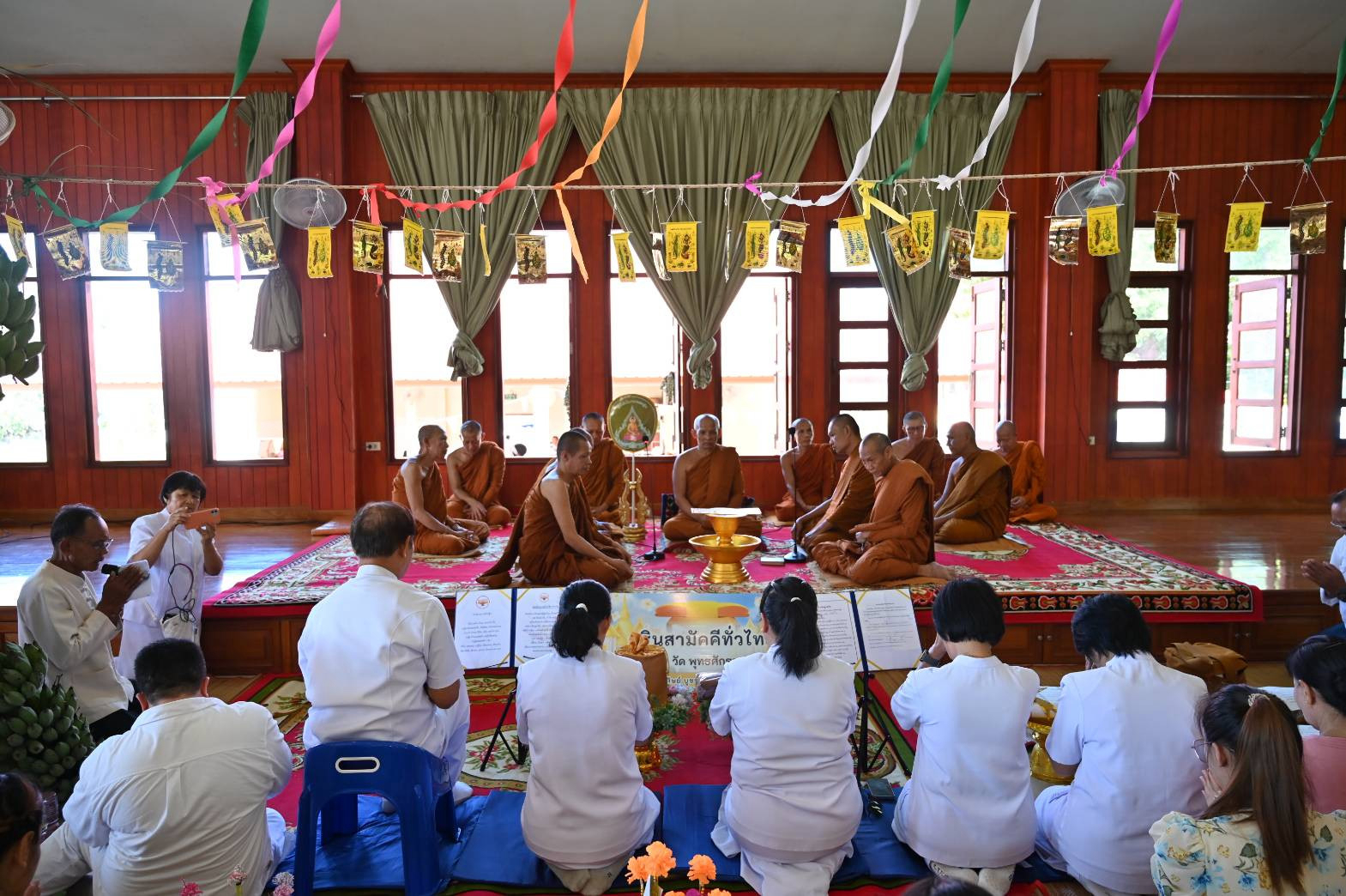 ภาพร่วมพิธีกรรมวัดบ่อสร้าง