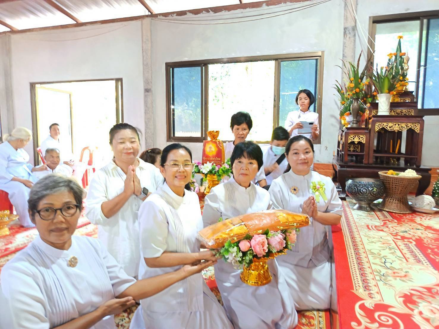 ภาพร่วมพิธีกรรมวัดดงบัง