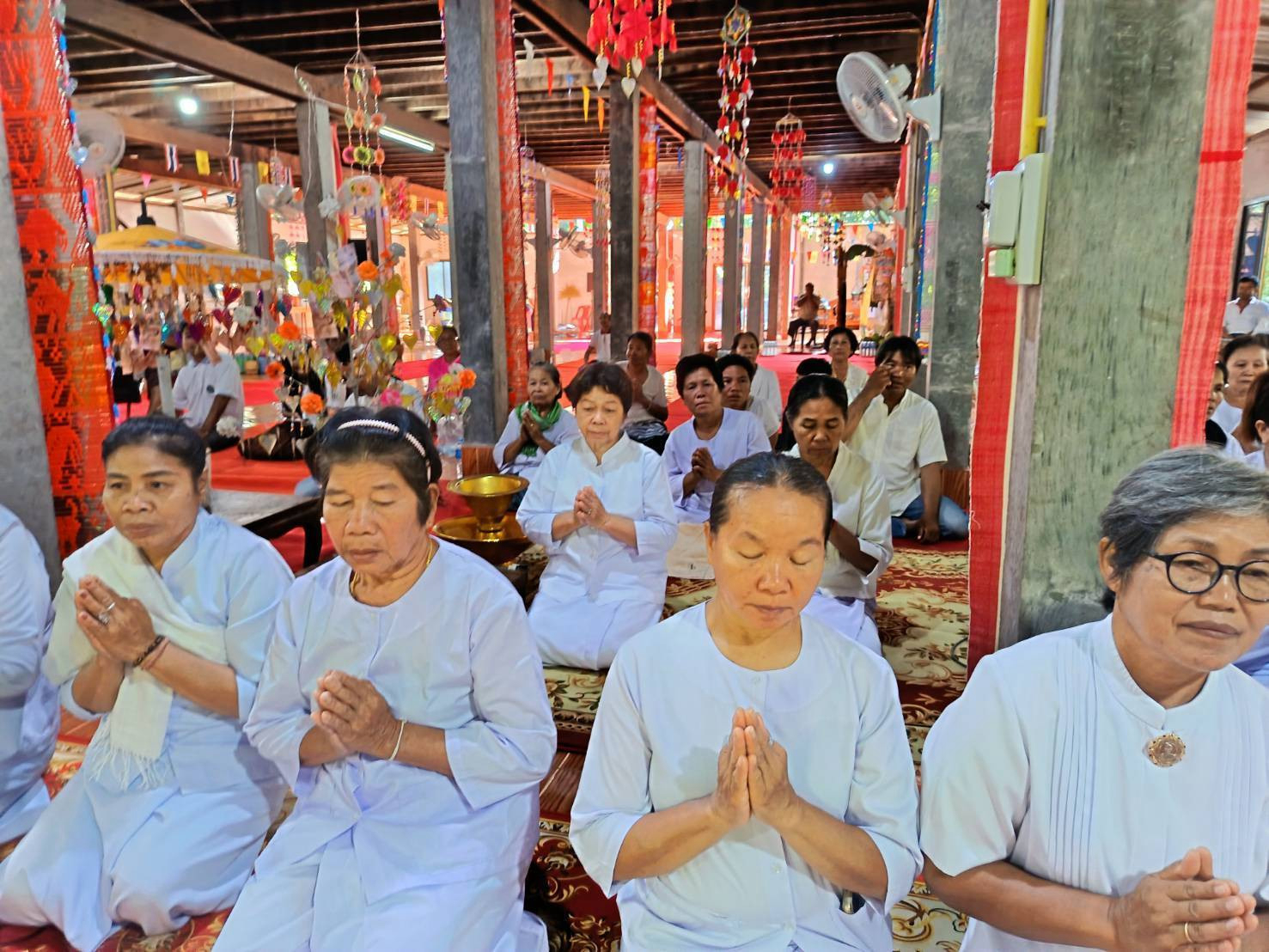 ภาพร่วมพิธีกรรมวัดดงบัง