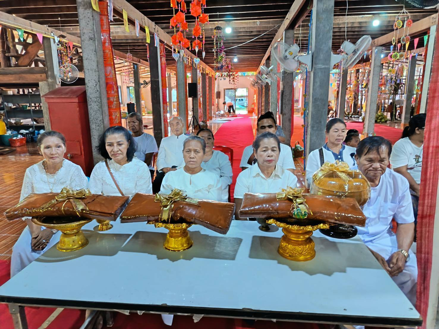 ภาพร่วมพิธีกรรมวัดดงบัง