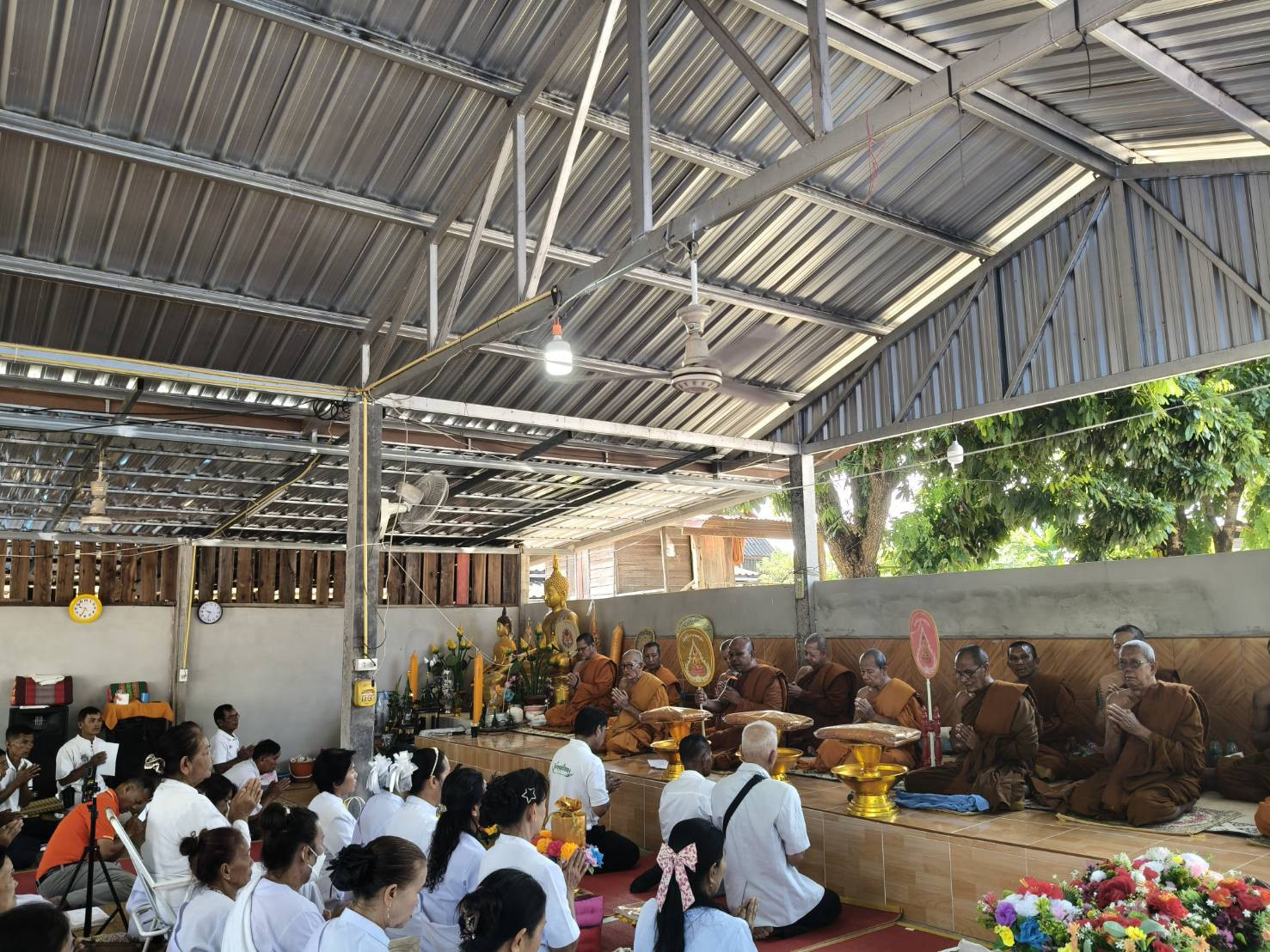 ภาพร่วมพิธีกรรมวัดเกาะแก้ว