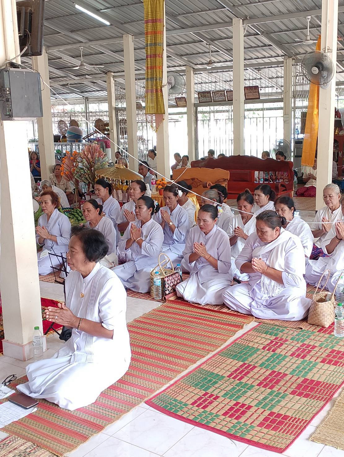 ภาพร่วมพิธีกรรมวัดโพธิ์ชัยศรีสว่าง