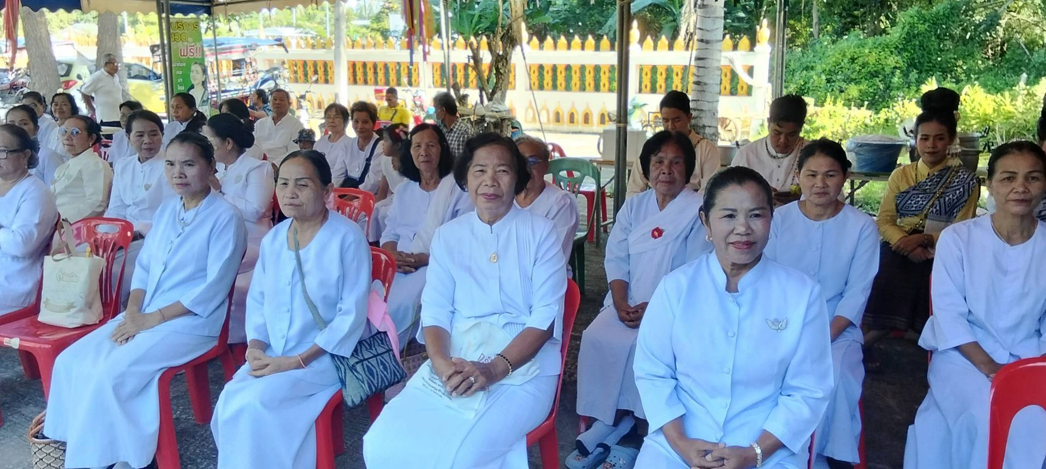 ภาพร่วมพิธีกรรมวัดโพธิ์ชัยศรีสว่าง