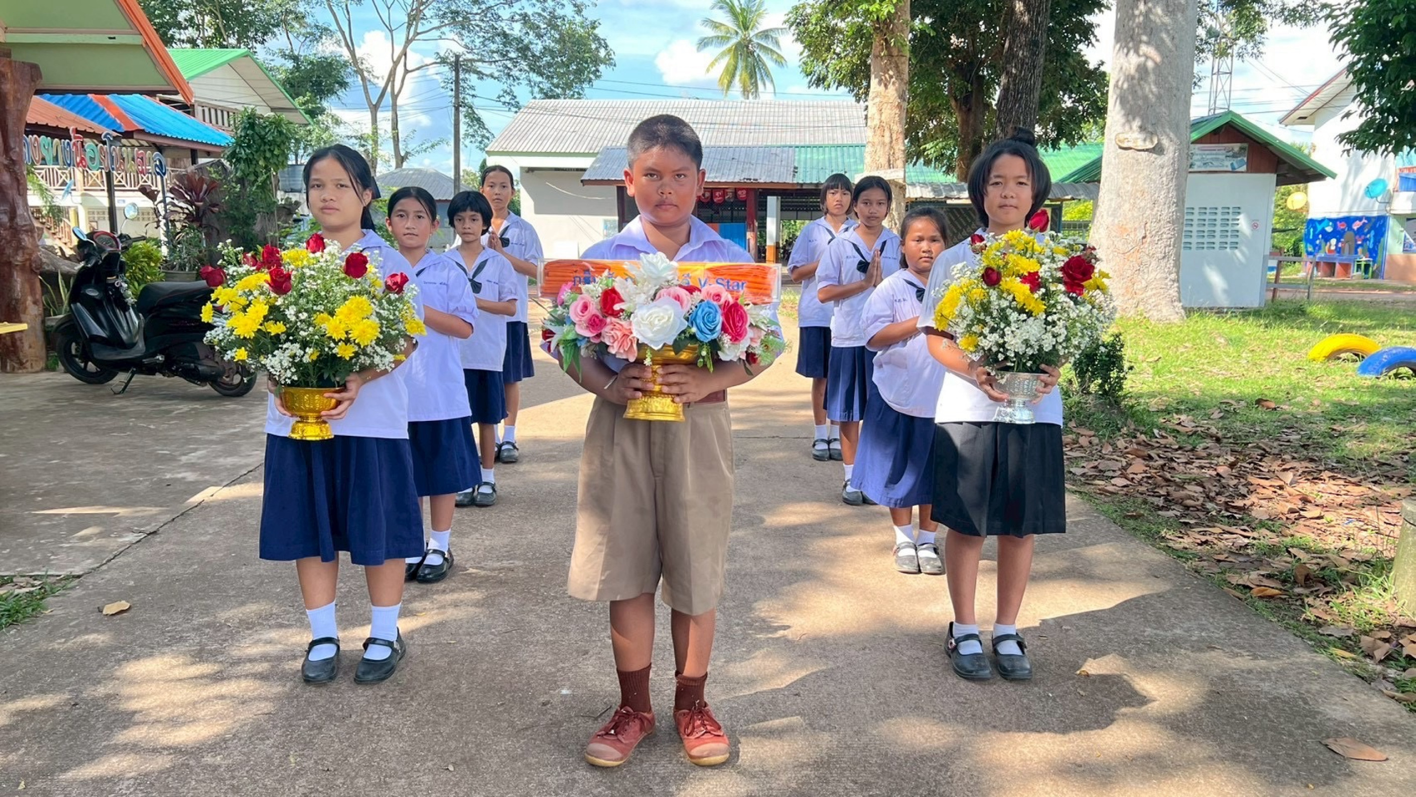 ภาพร่วมขบวนกฐินวัดสุกรมงคล