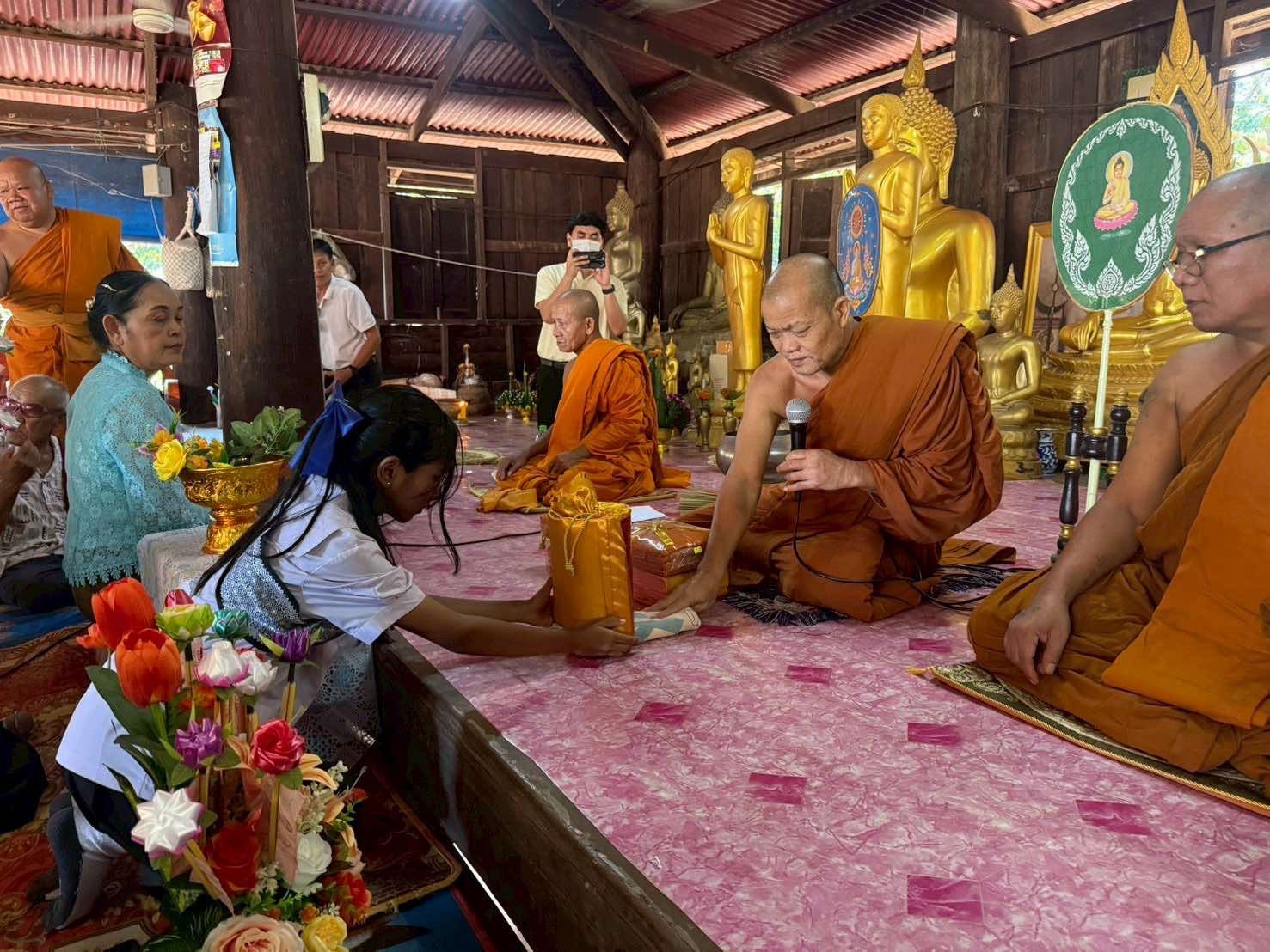 ภาพการถวายปัจจัยวัดสมสะอาด