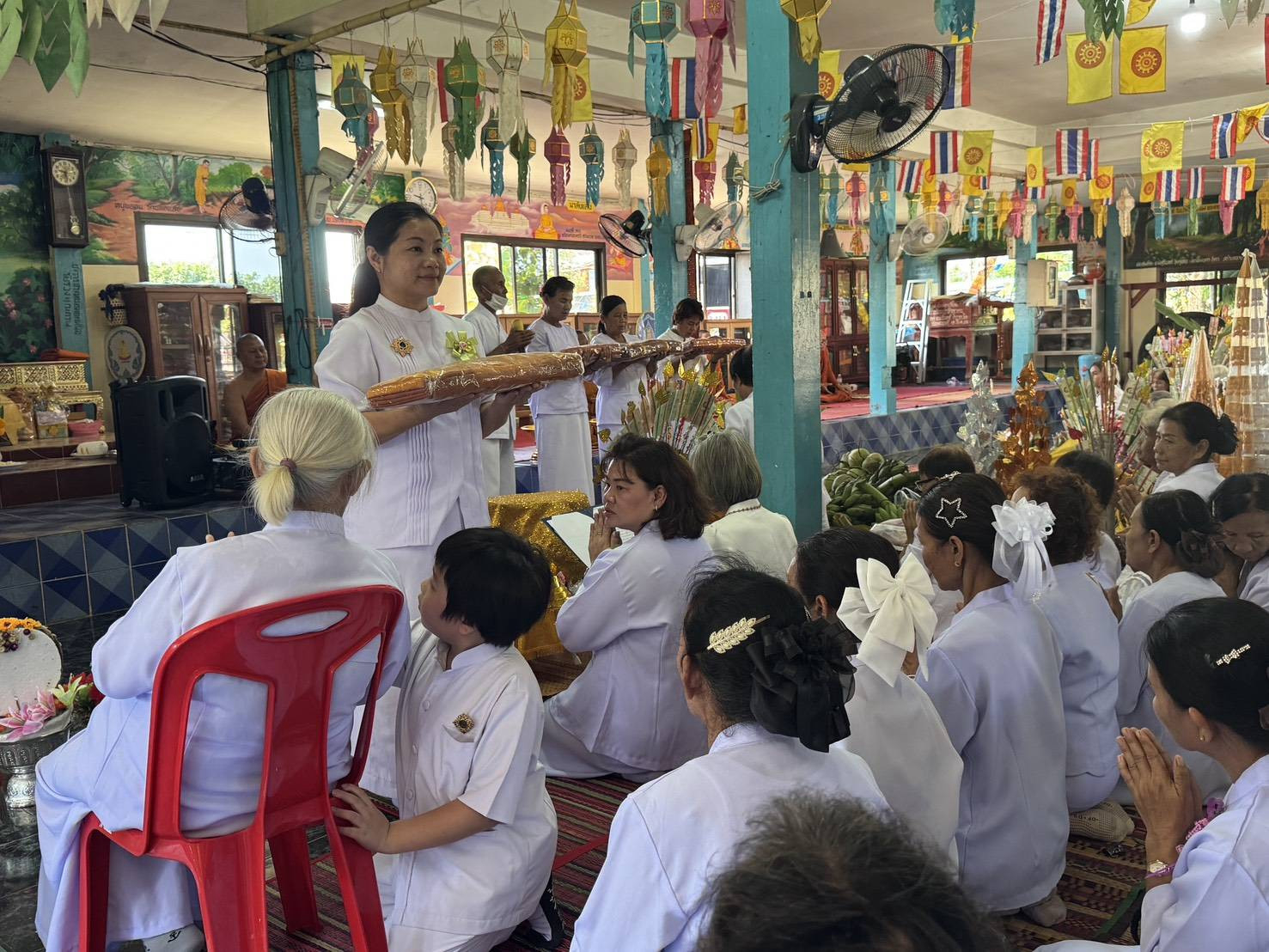 ภาพร่วมพิธีกรรมวัดโคกสง่าสามัคคีธรรม