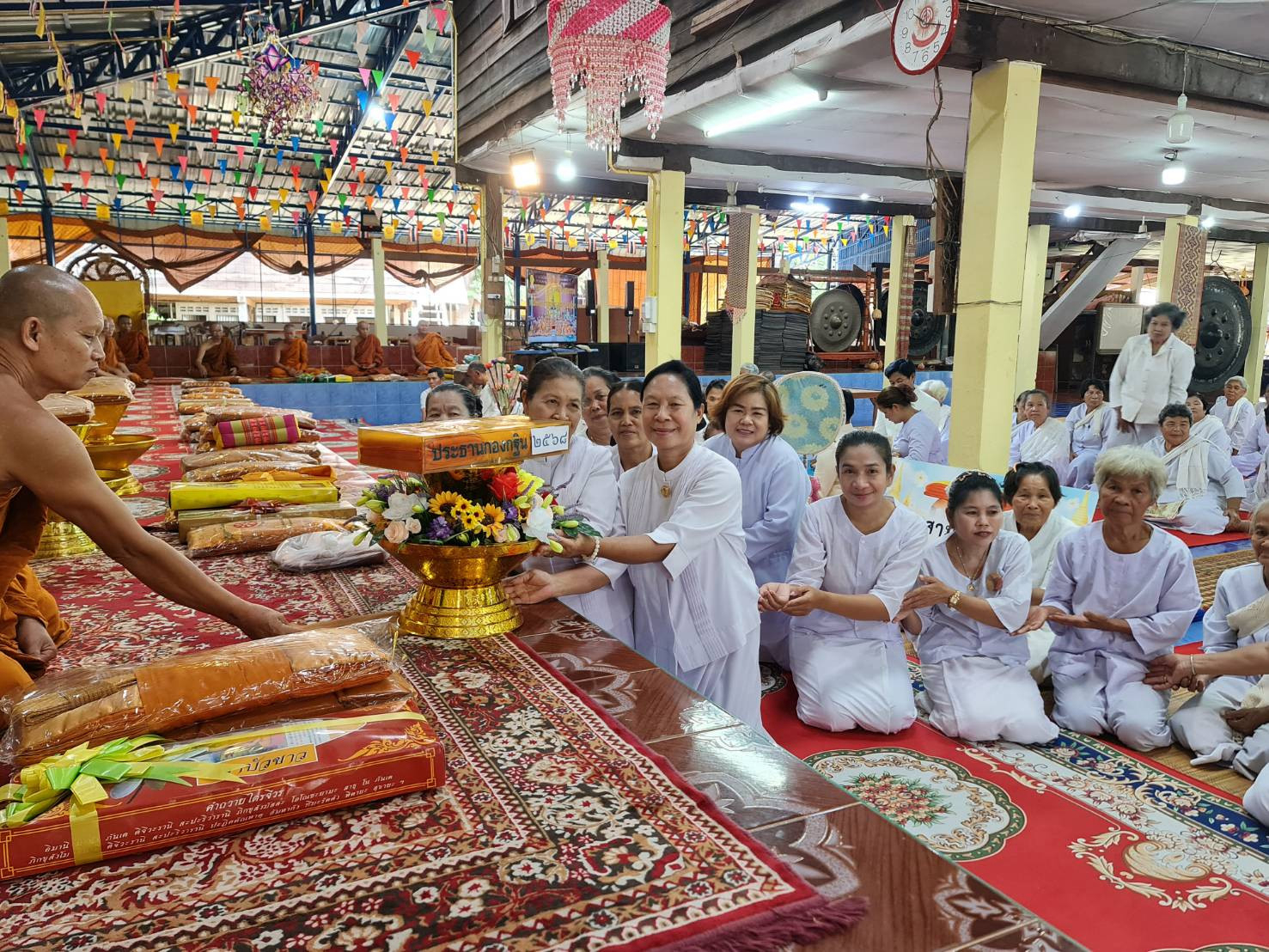 ภาพร่วมพิธีกรรมวัดสิมมาเจริญสุข