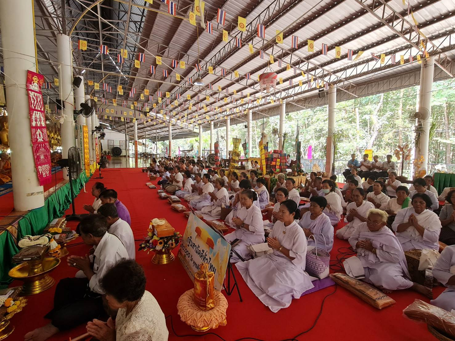 ภาพร่วมพิธีกรรมวัดถ้ำศรีวิไลย์วราราม