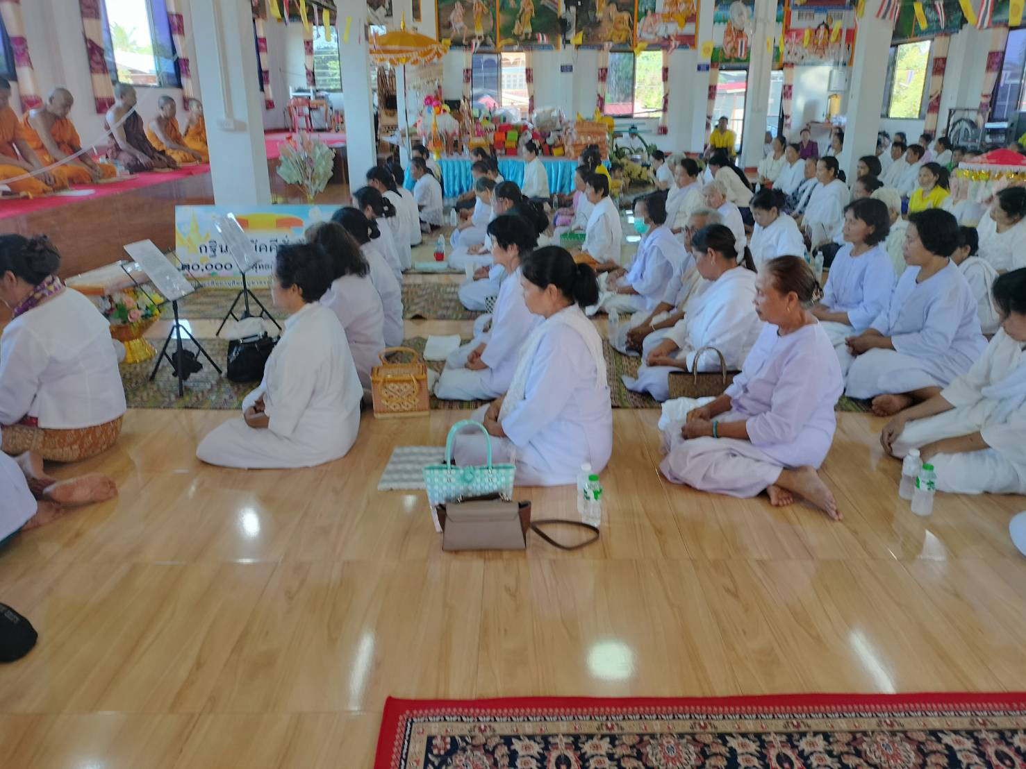 ภาพร่วมพิธีกรรมวัดทุ่งสว่างท่าวารี