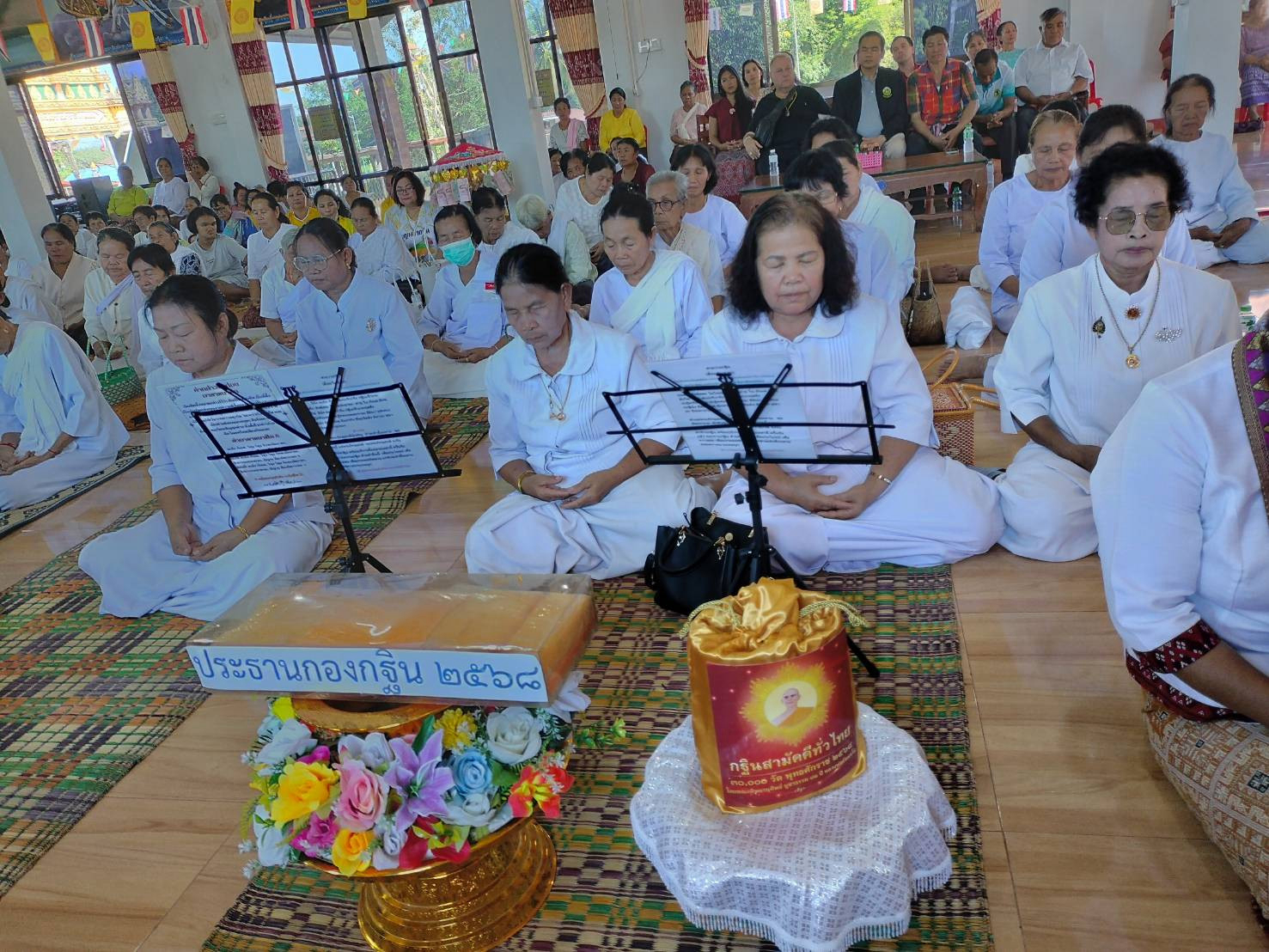 ภาพร่วมพิธีกรรมวัดทุ่งสว่างท่าวารี