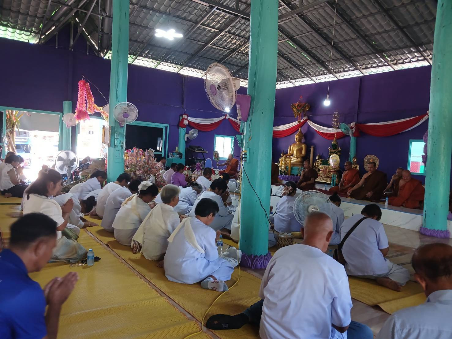ภาพร่วมพิธีกรรมวัดโพธิ์ศรีมงคล