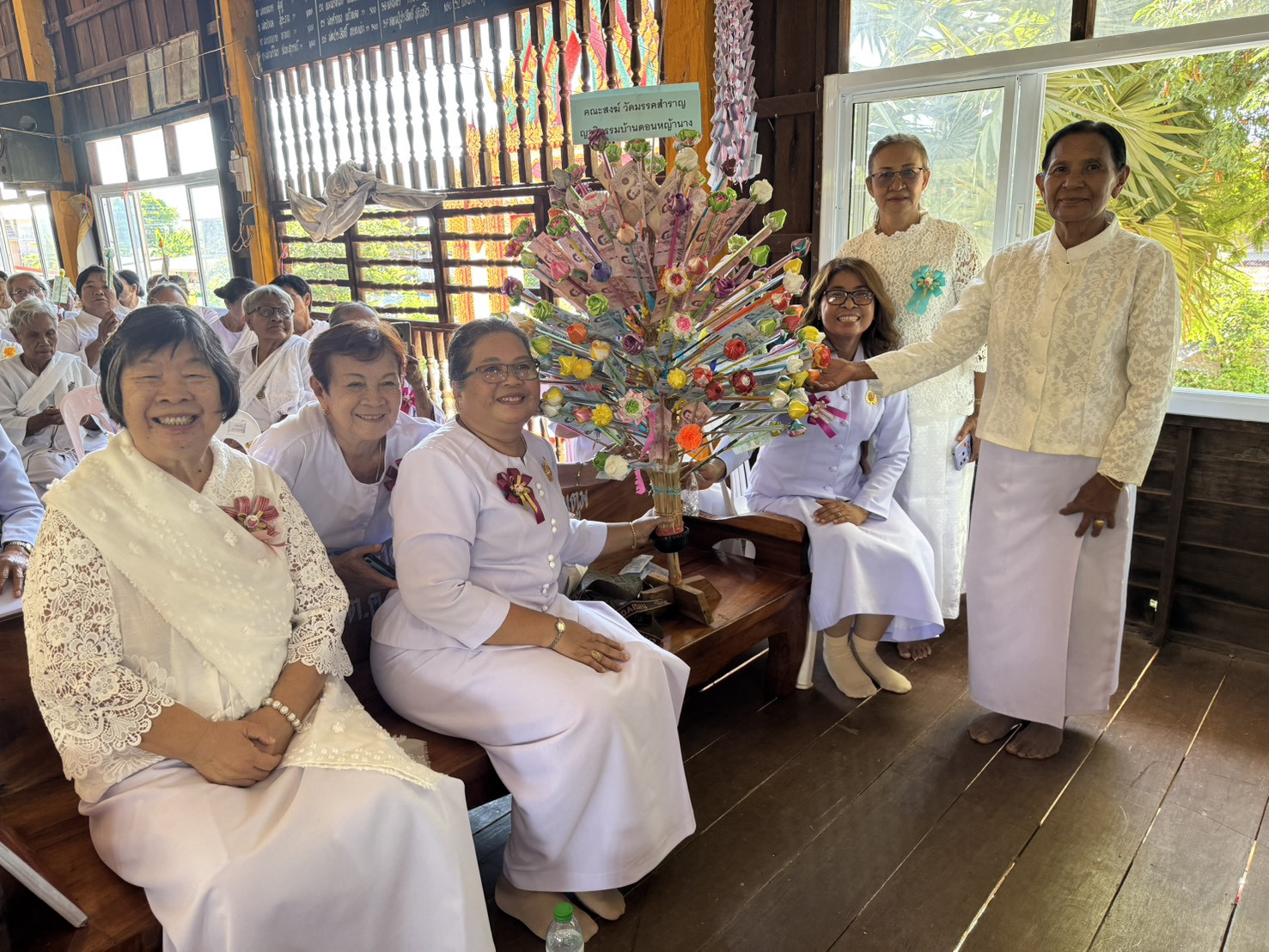 ภาพร่วมพิธีกรรมวัดโพนทอง