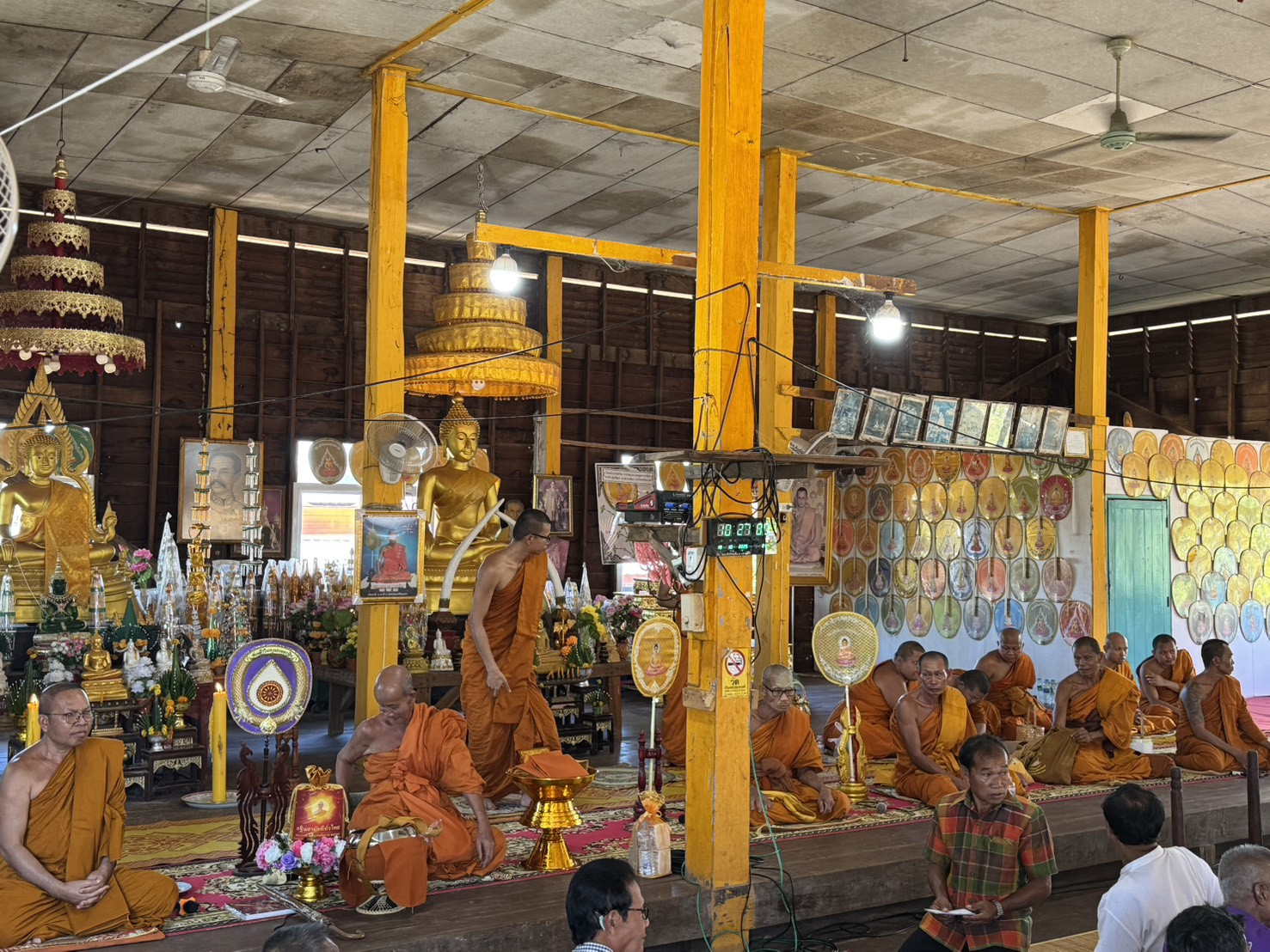 ภาพร่วมพิธีกรรมวัดโพนทอง