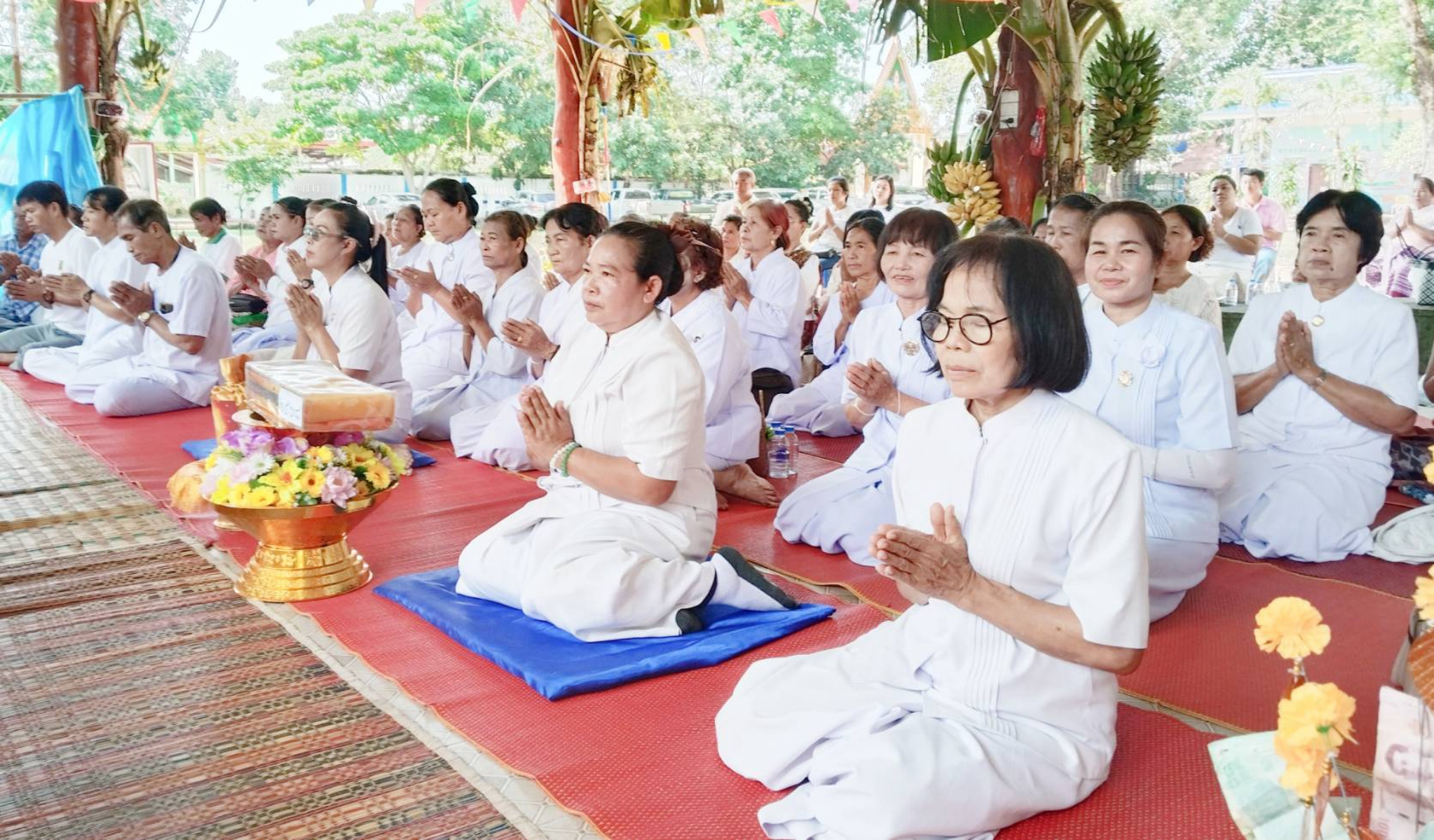 ภาพร่วมพิธีกรรมวัดจอมแก้ว