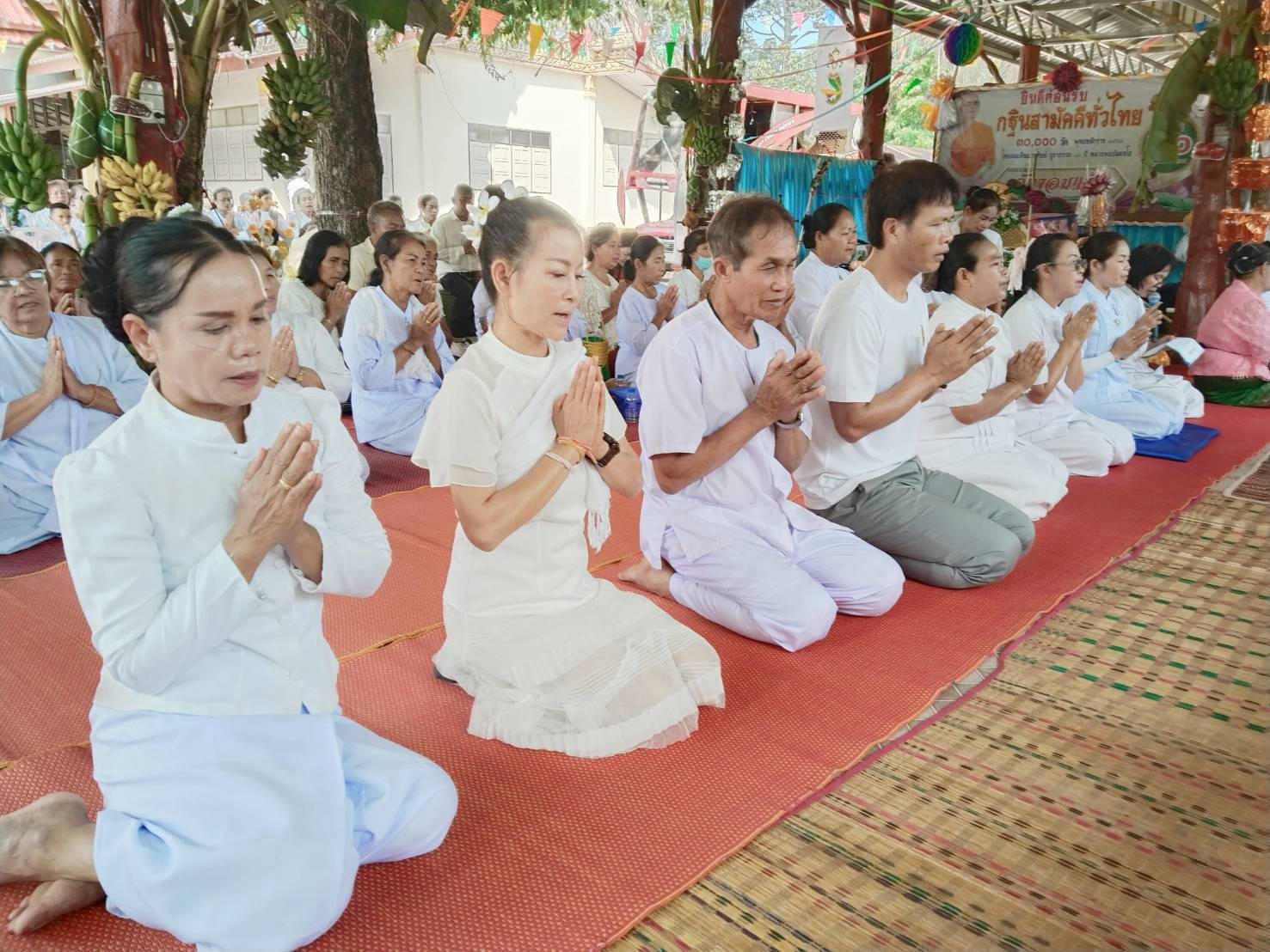 ภาพร่วมพิธีกรรมวัดจอมแก้ว