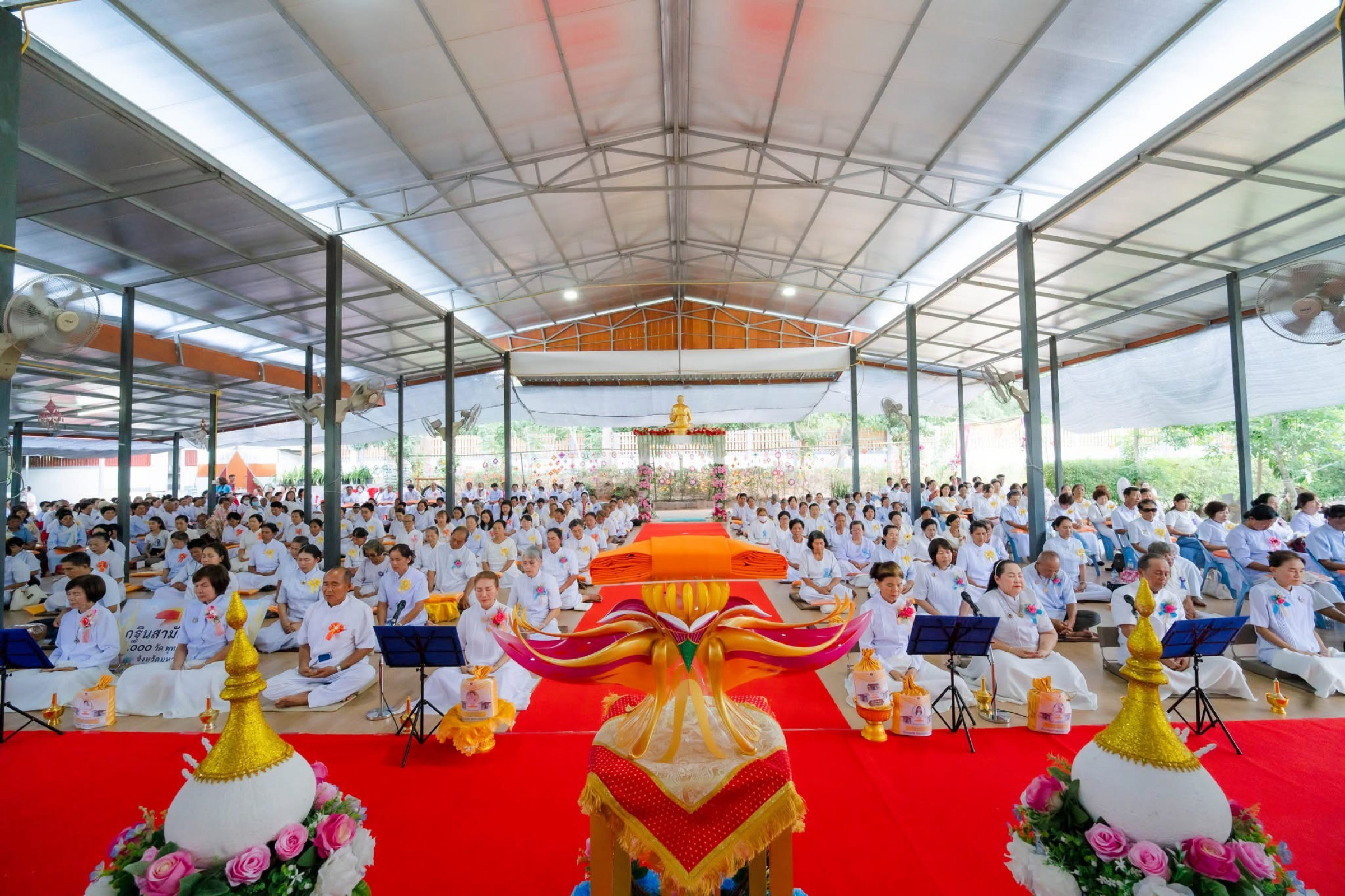 ภาพร่วมพิธีกรรมศูนย์ปฏิบัติธรรมเมืองมหาสารคาม
