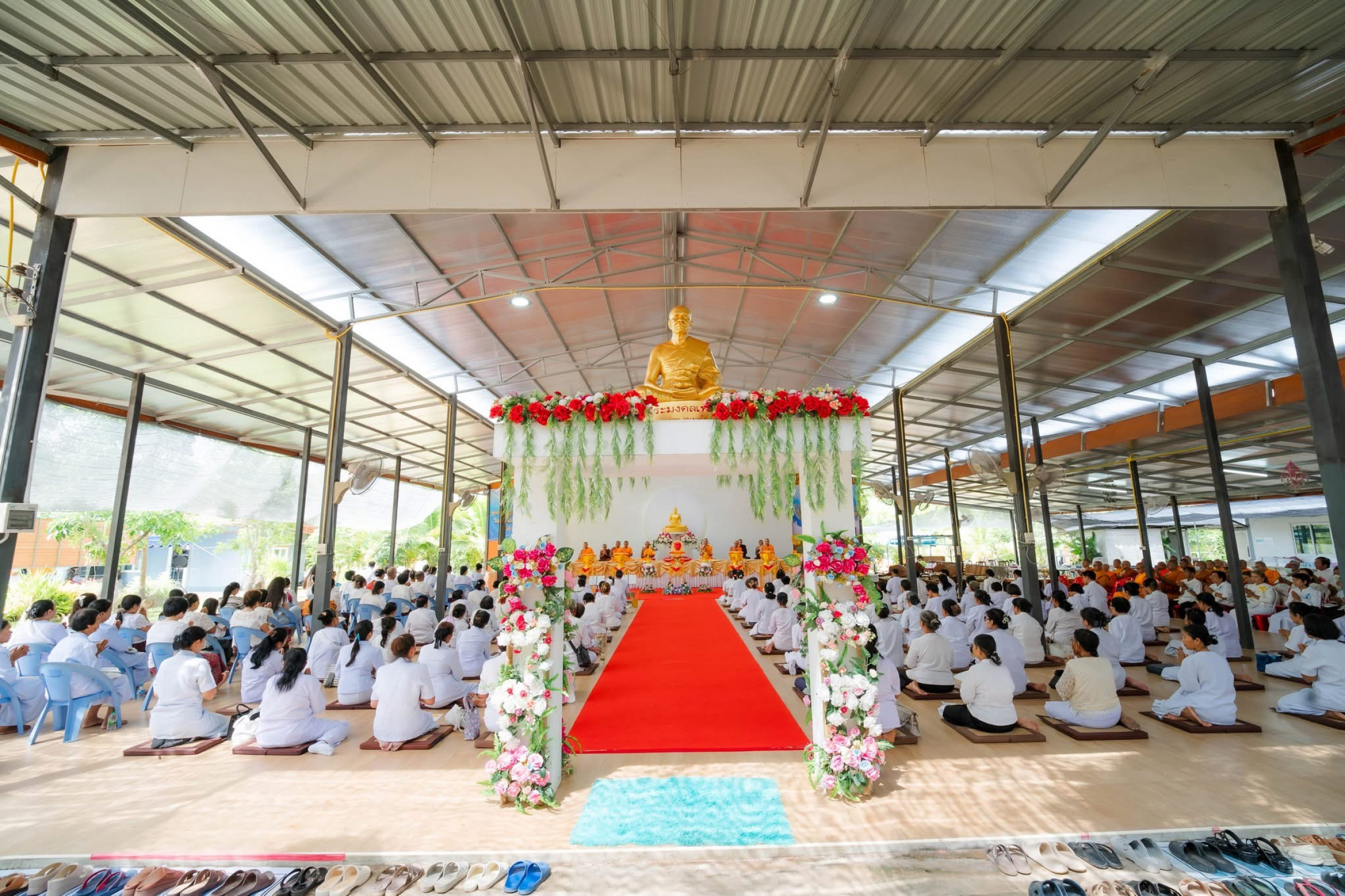 ภาพร่วมพิธีกรรมศูนย์ปฏิบัติธรรมเมืองมหาสารคาม