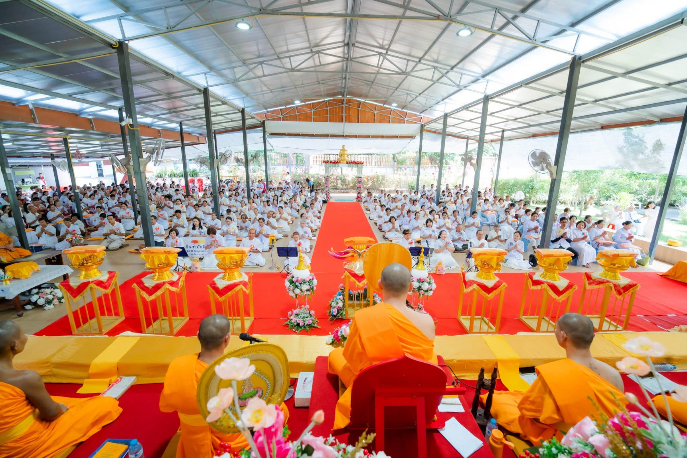ภาพร่วมพิธีกรรมศูนย์ปฏิบัติธรรมเมืองมหาสารคาม