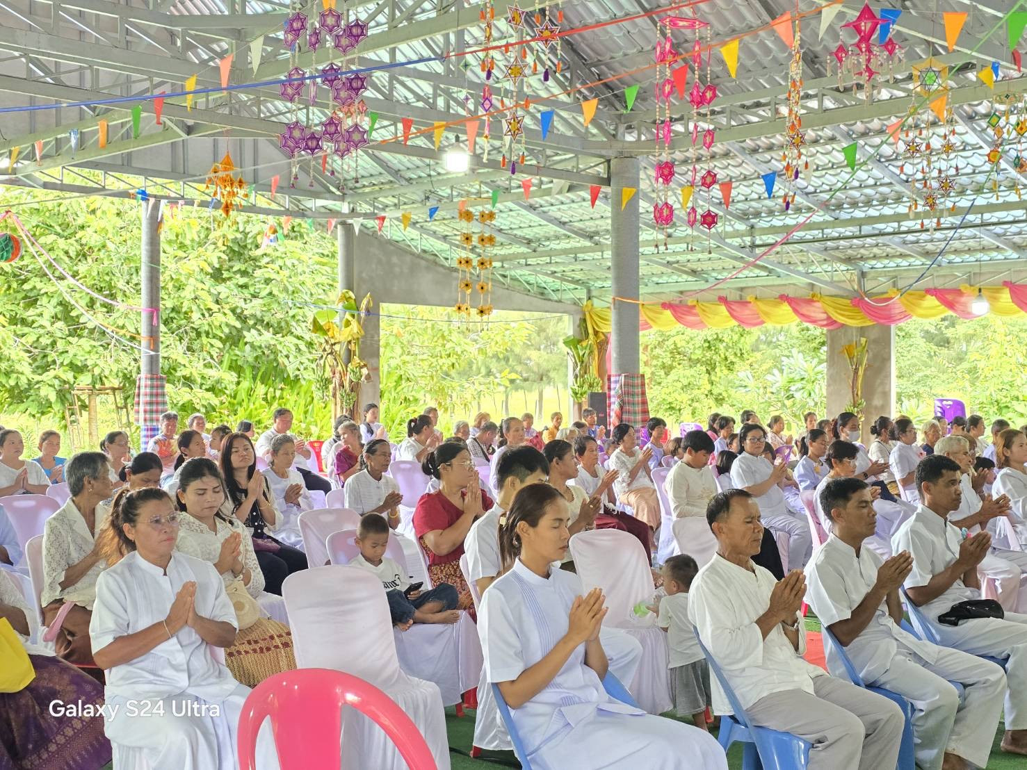 ภาพร่วมพิธีกรรมศูนย์ส่งเสริมศีลธรรมปิยมงคลธรรม (ปิยะวรรณ จินพละอุปถัมภ์)