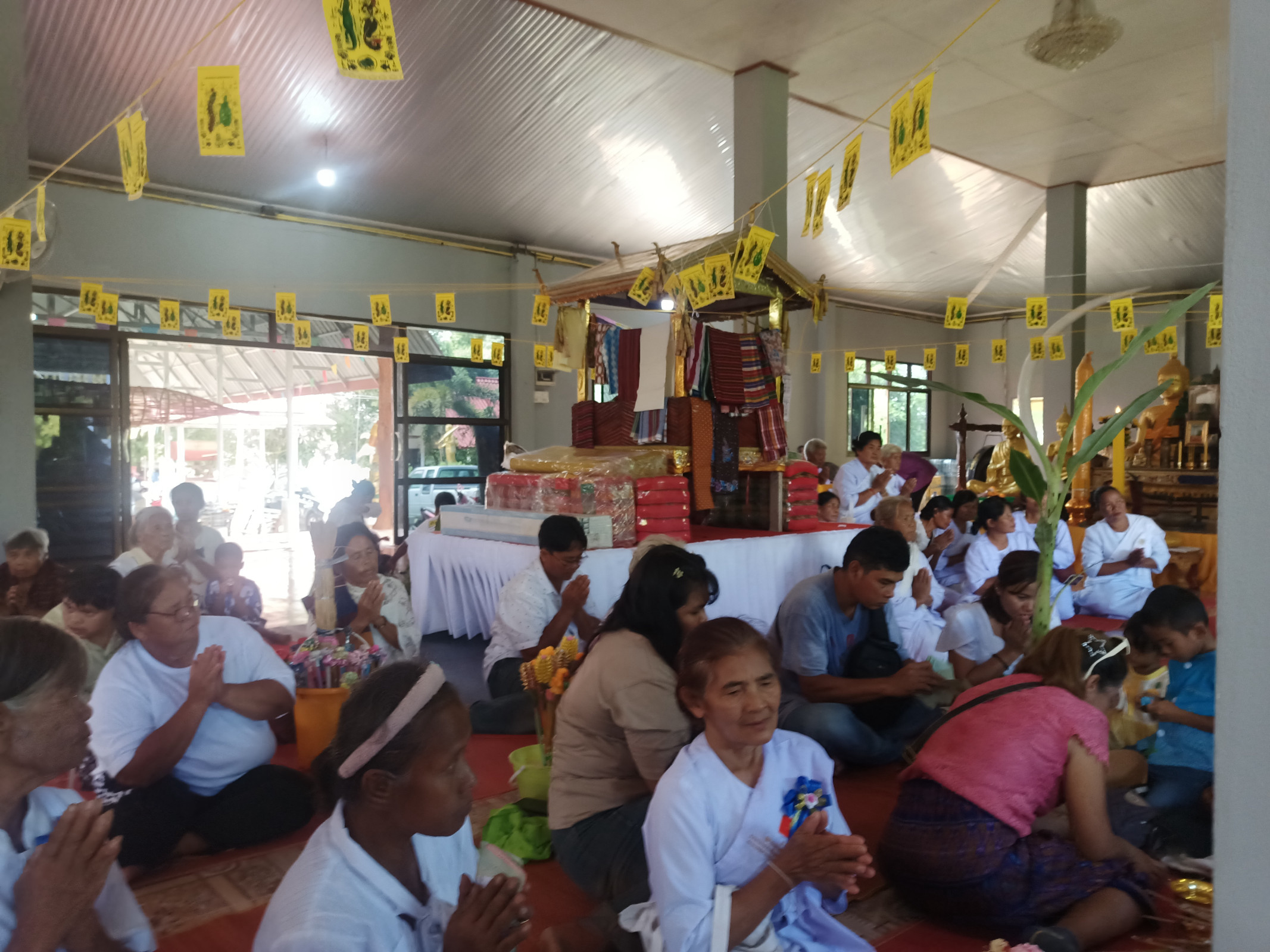 ภาพร่วมพิธีกรรมวัดบ้านหนองกับ