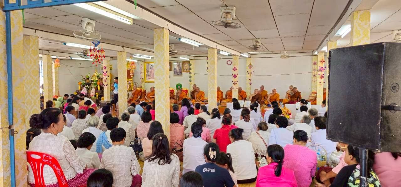 ภาพร่วมพิธีกรรมวัดโพธิ์ศรีสว่าง