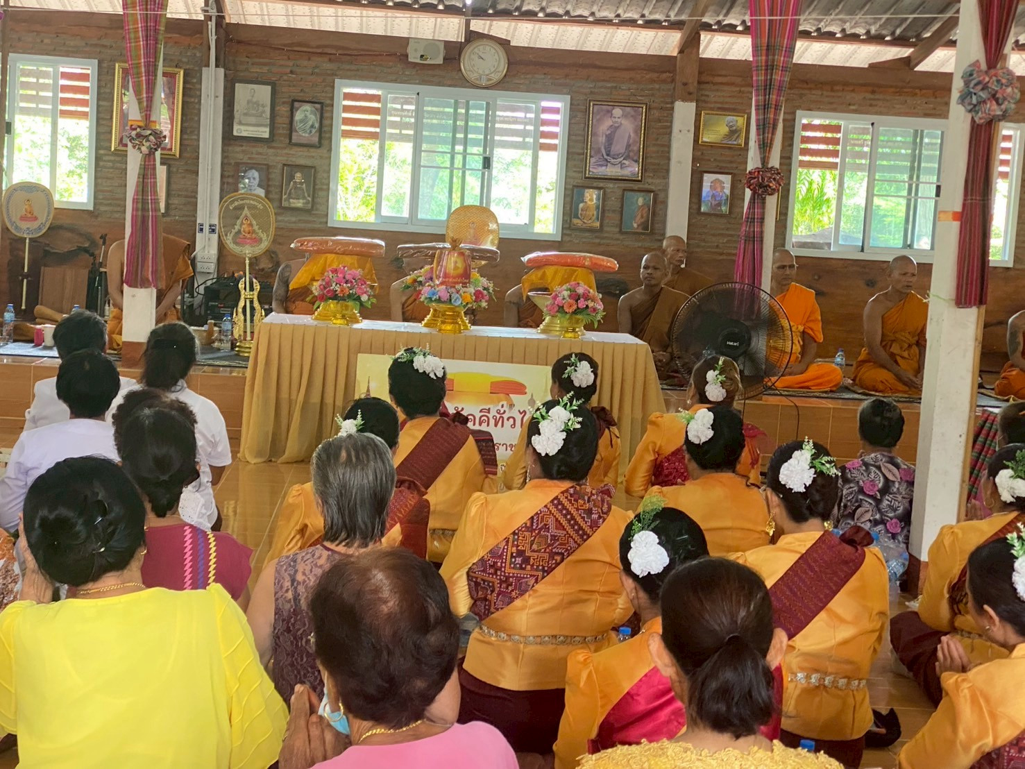 ภาพร่วมพิธีกรรมวัดปราสาทแก้ว