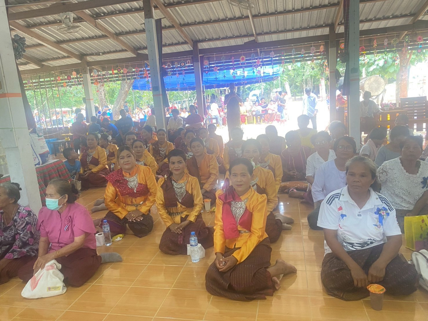 ภาพร่วมพิธีกรรมวัดปราสาทแก้ว