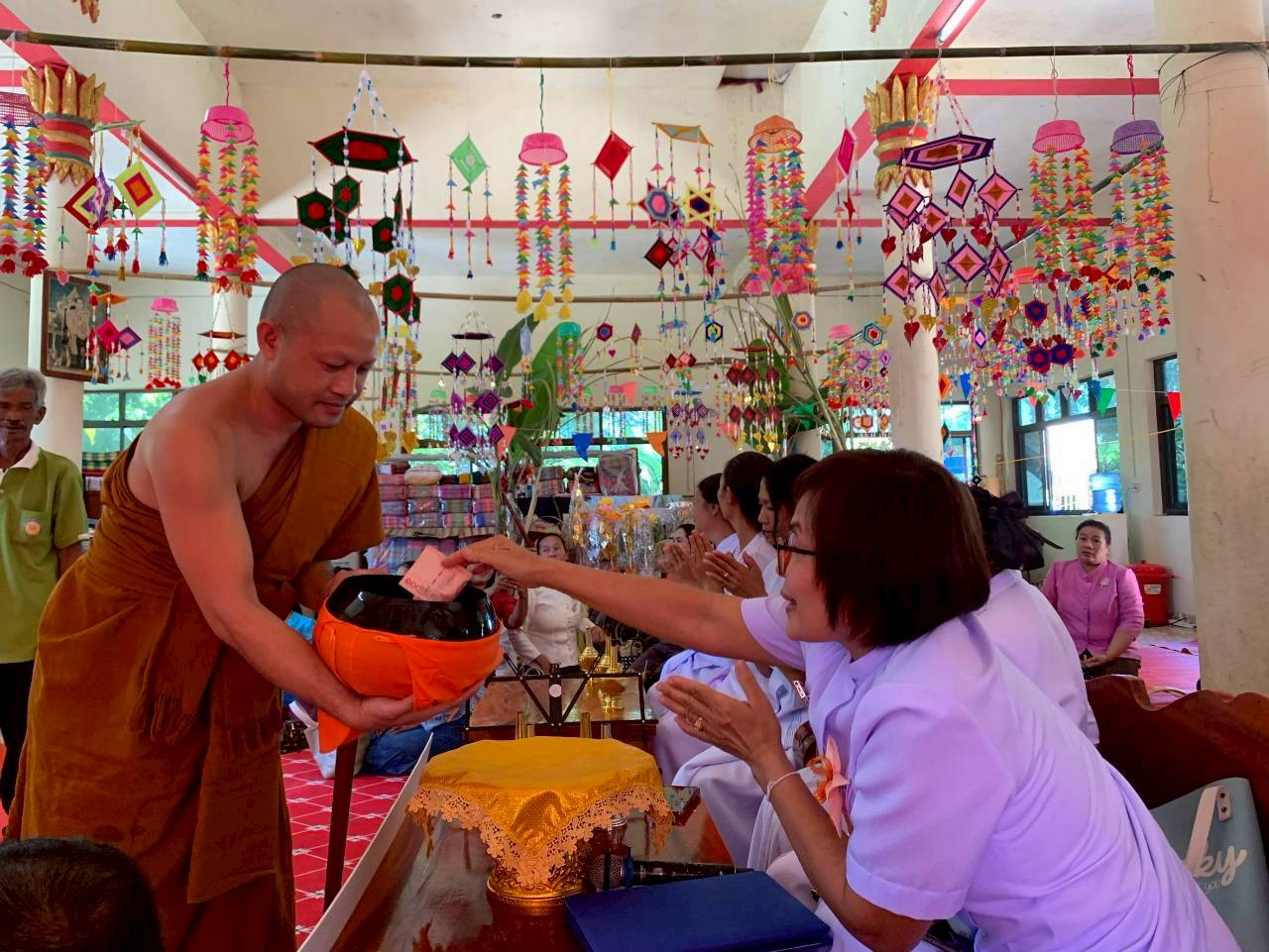 ภาพร่วมพิธีกรรมวัดดงเมือง