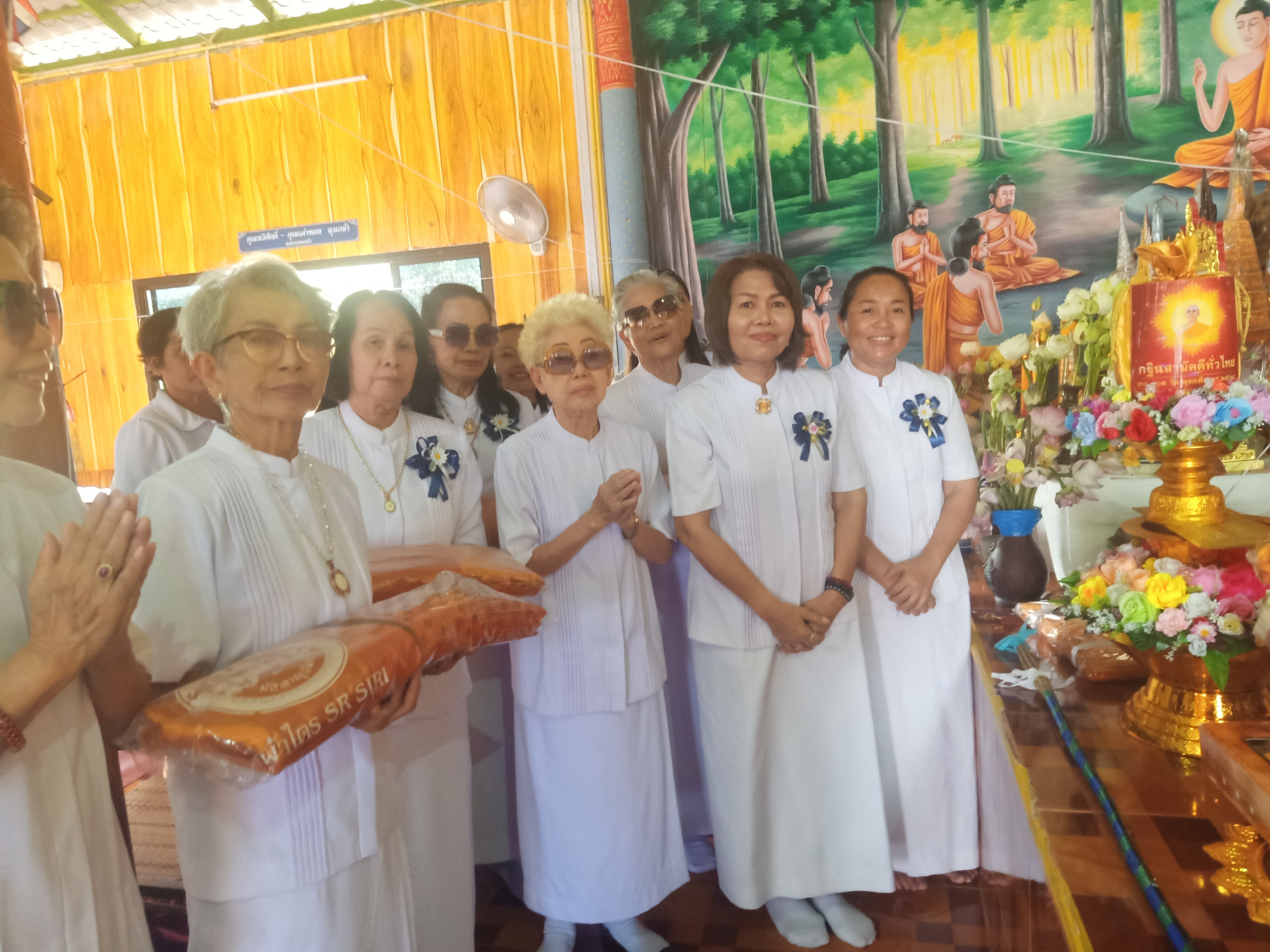 ภาพร่วมพิธีกรรมวัดมงคลเทพนิมิต