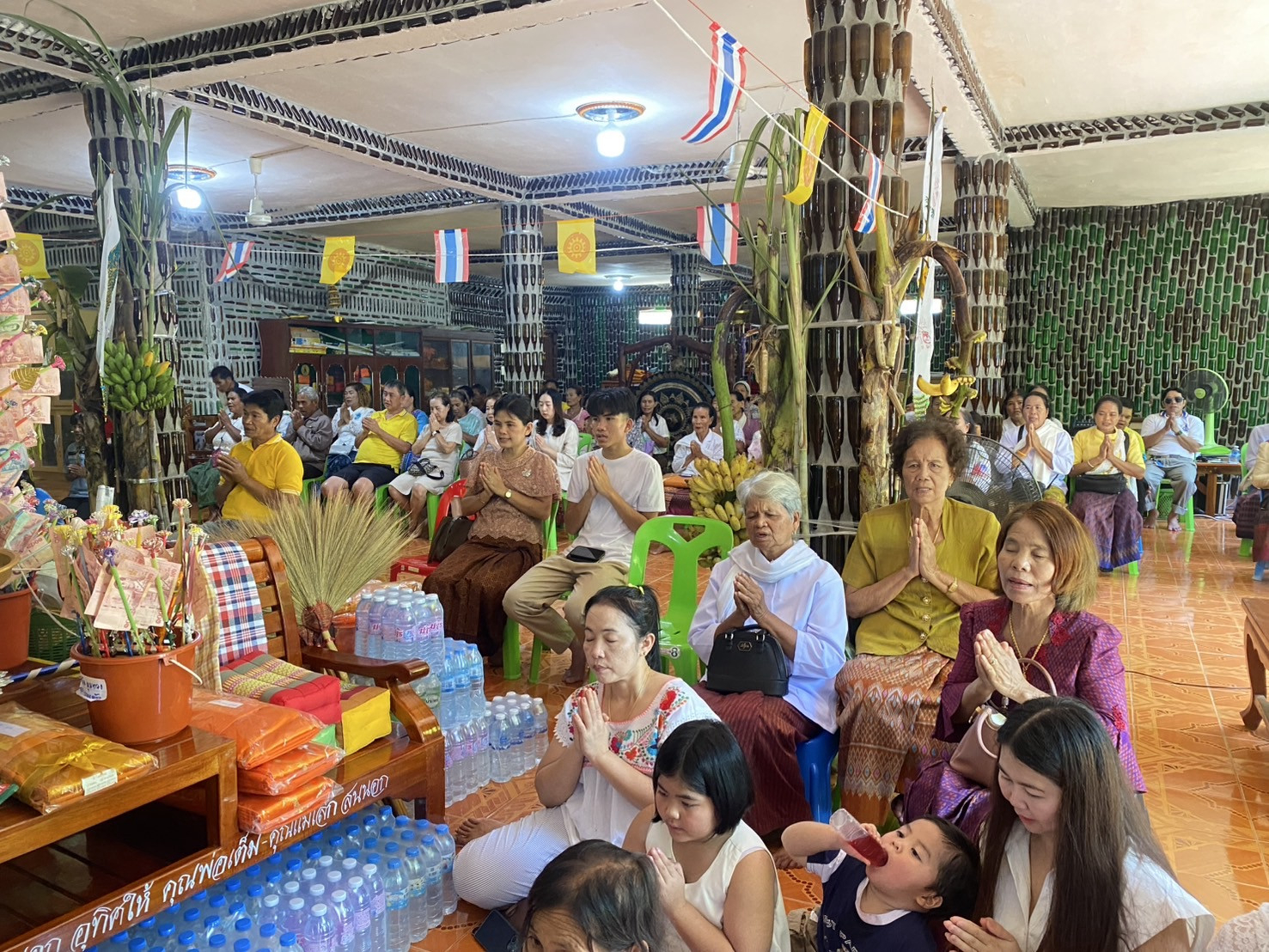 ภาพร่วมพิธีกรรมวัดธาตุโบราณ