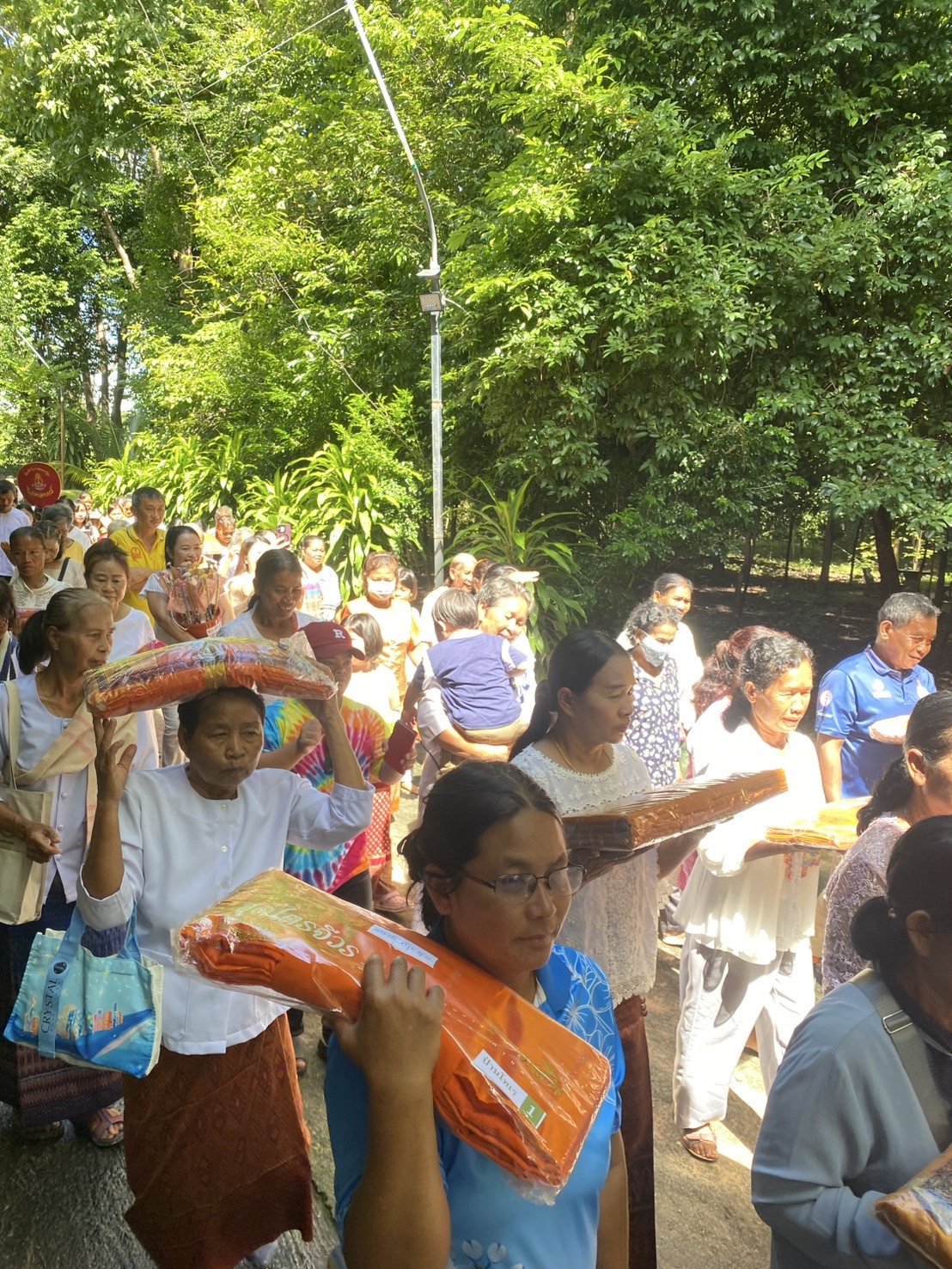 ภาพร่วมพิธีกรรมวัดธาตุโบราณ