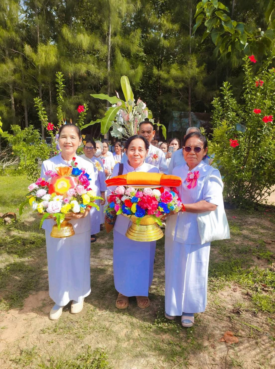 ภาพร่วมขบวนกฐินศูนย์ศีลธรรม อำเภอพนมดงรัก