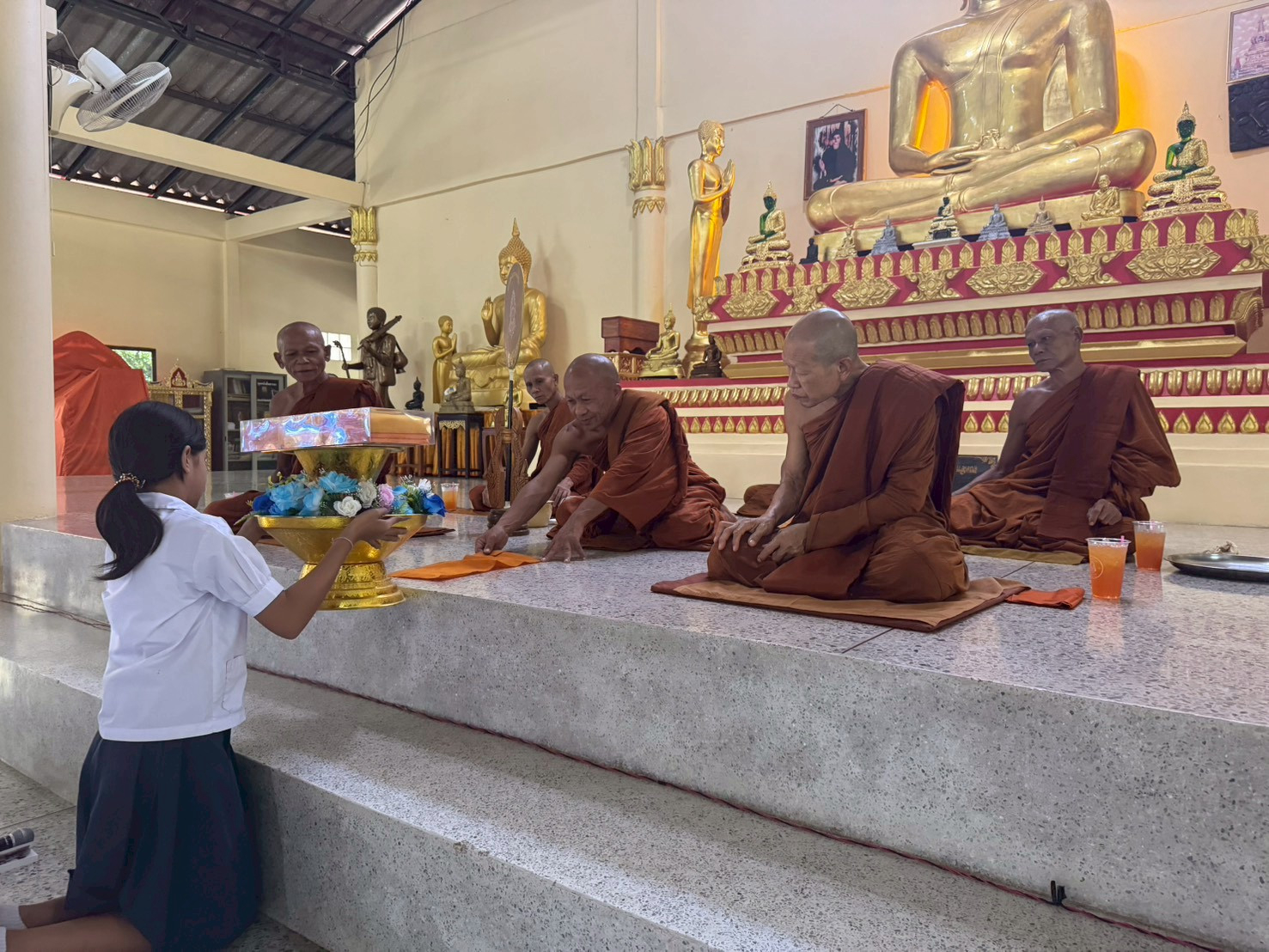 ภาพร่วมพิธีกรรมวัดสถานสงเคราะห์คนชรา