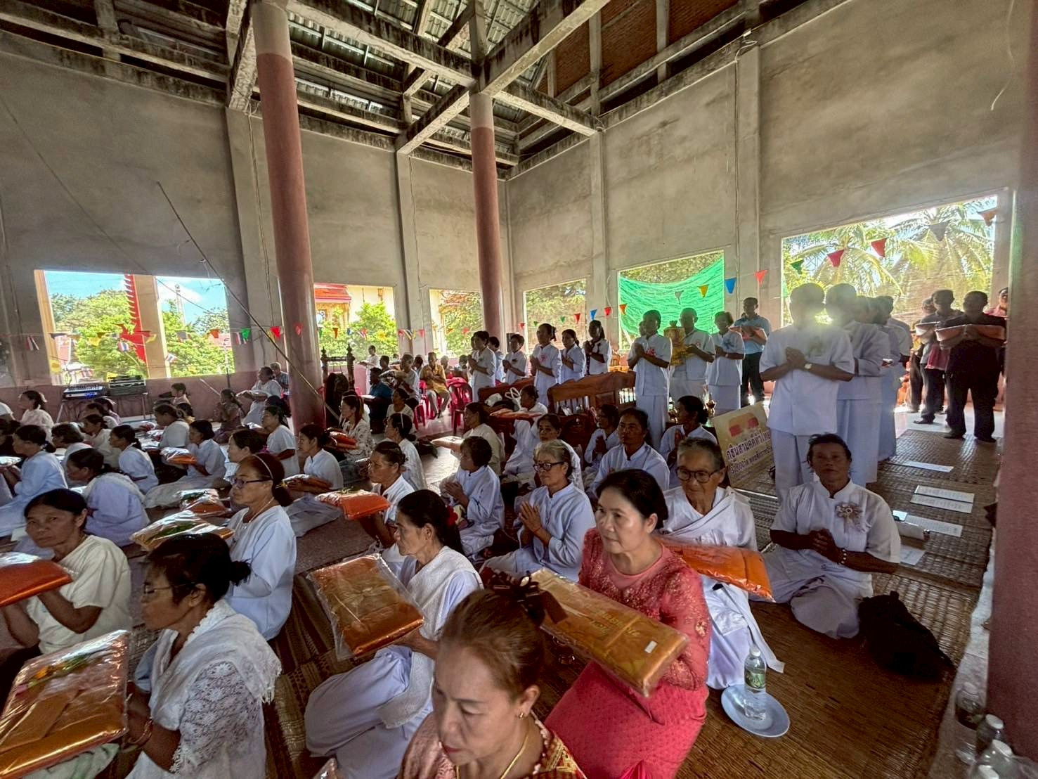 ภาพร่วมพิธีกรรมวัดหนองไผ่