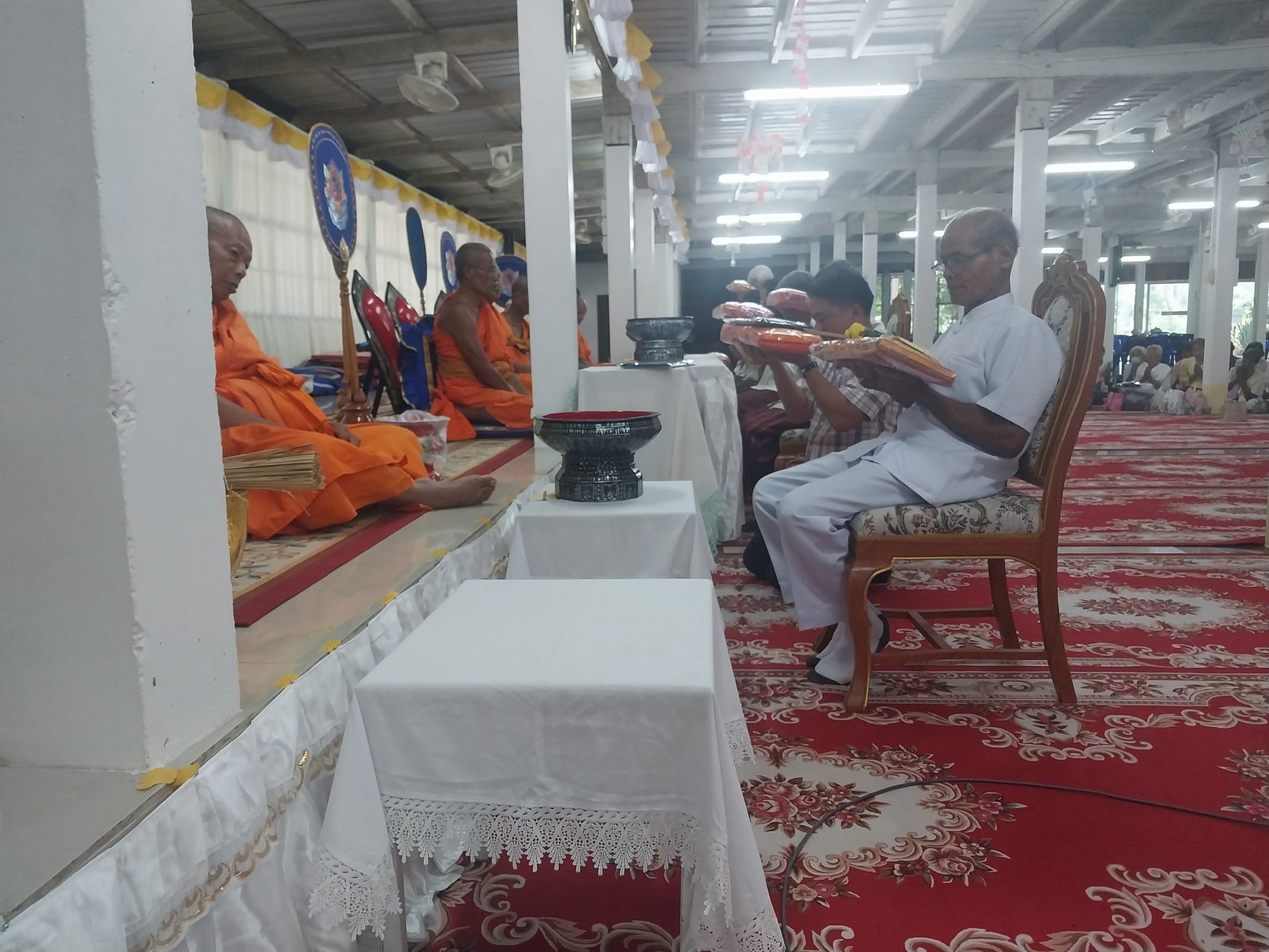 ภาพร่วมพิธีกรรมวัดนาบัว