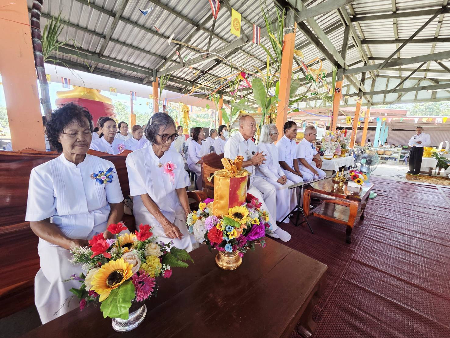 ภาพร่วมพิธีกรรมวัดบ้านหนองสนิท
