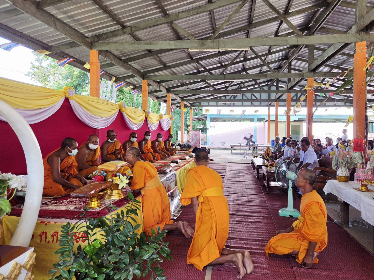 ภาพร่วมพิธีกรรมวัดบ้านหนองสนิท