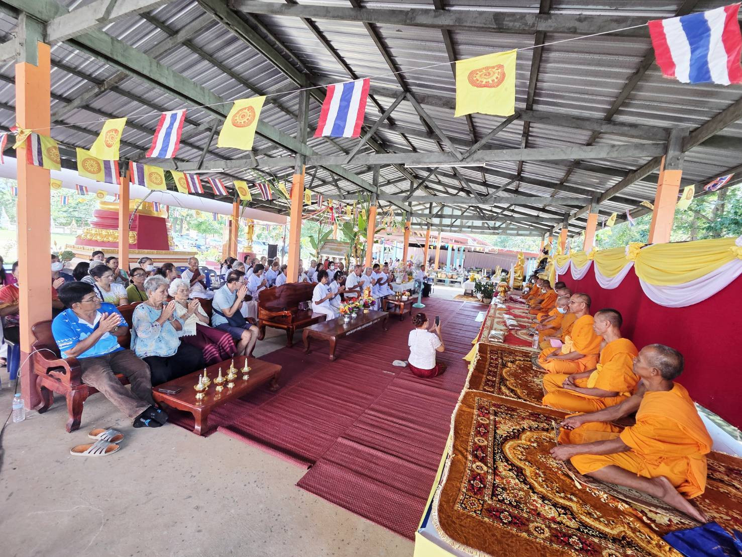 ภาพร่วมพิธีกรรมวัดบ้านหนองสนิท