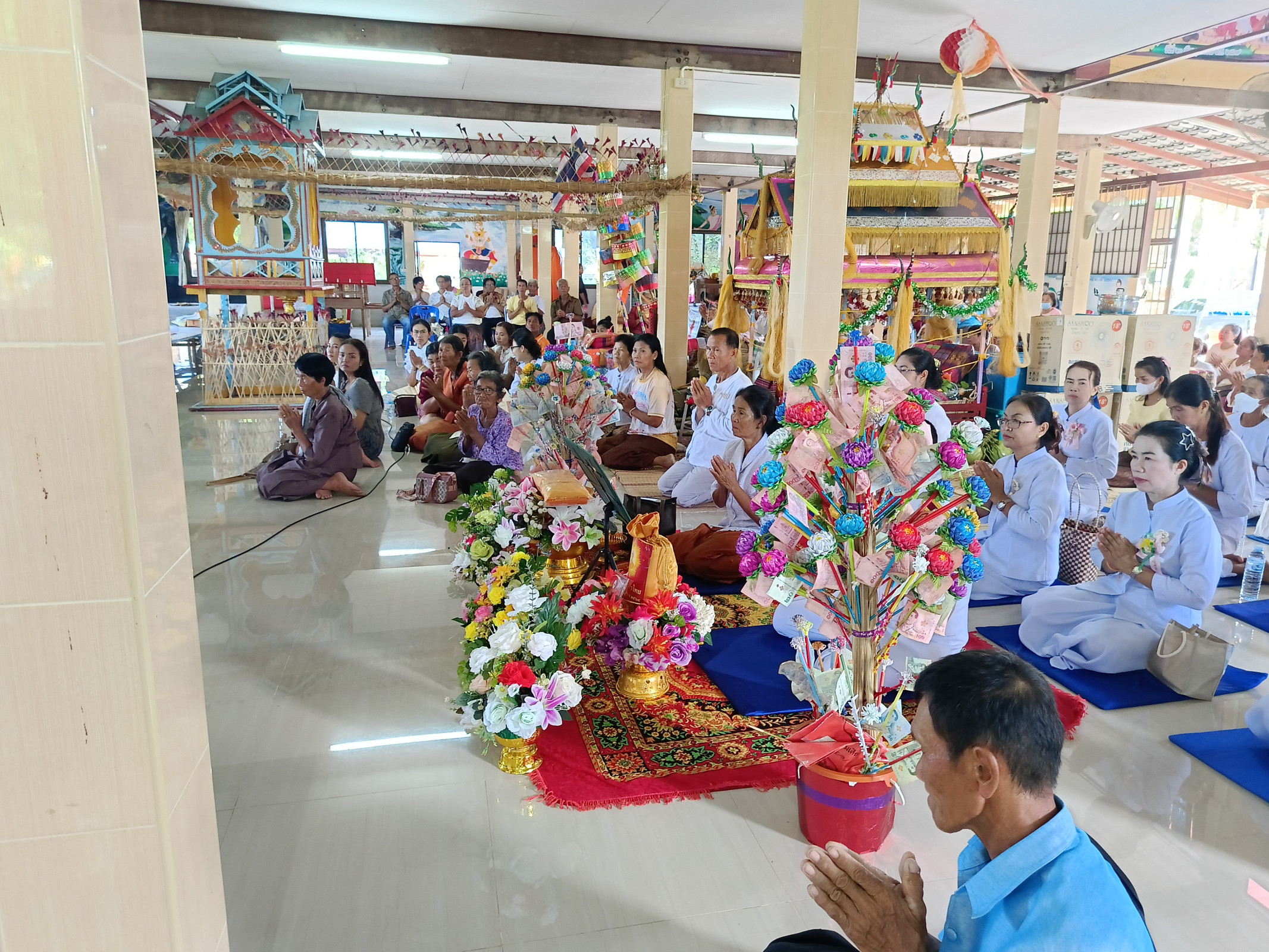 ภาพร่วมพิธีกรรมวัดหนองกระทุง