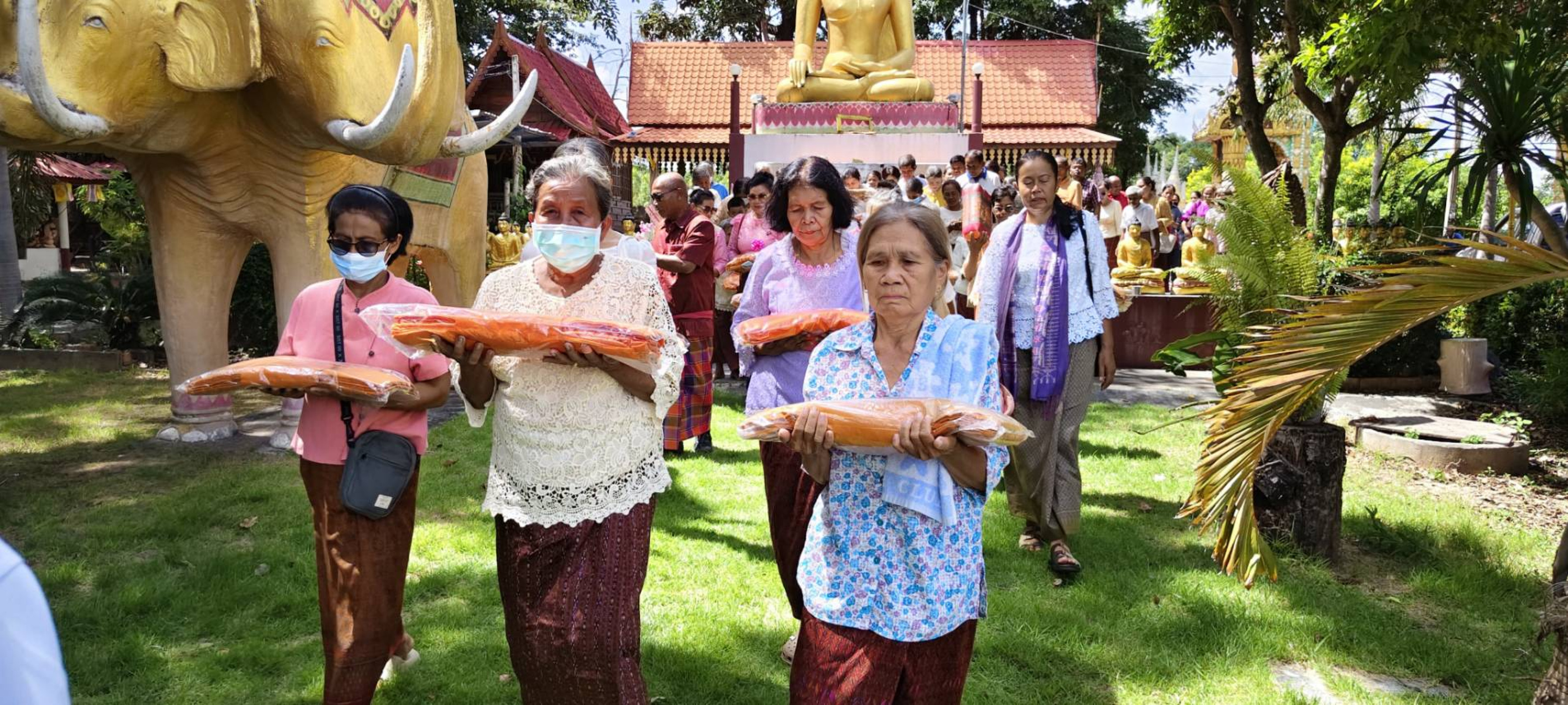 ภาพร่วมพิธีกรรมวัดป่าช้าภิรมย์