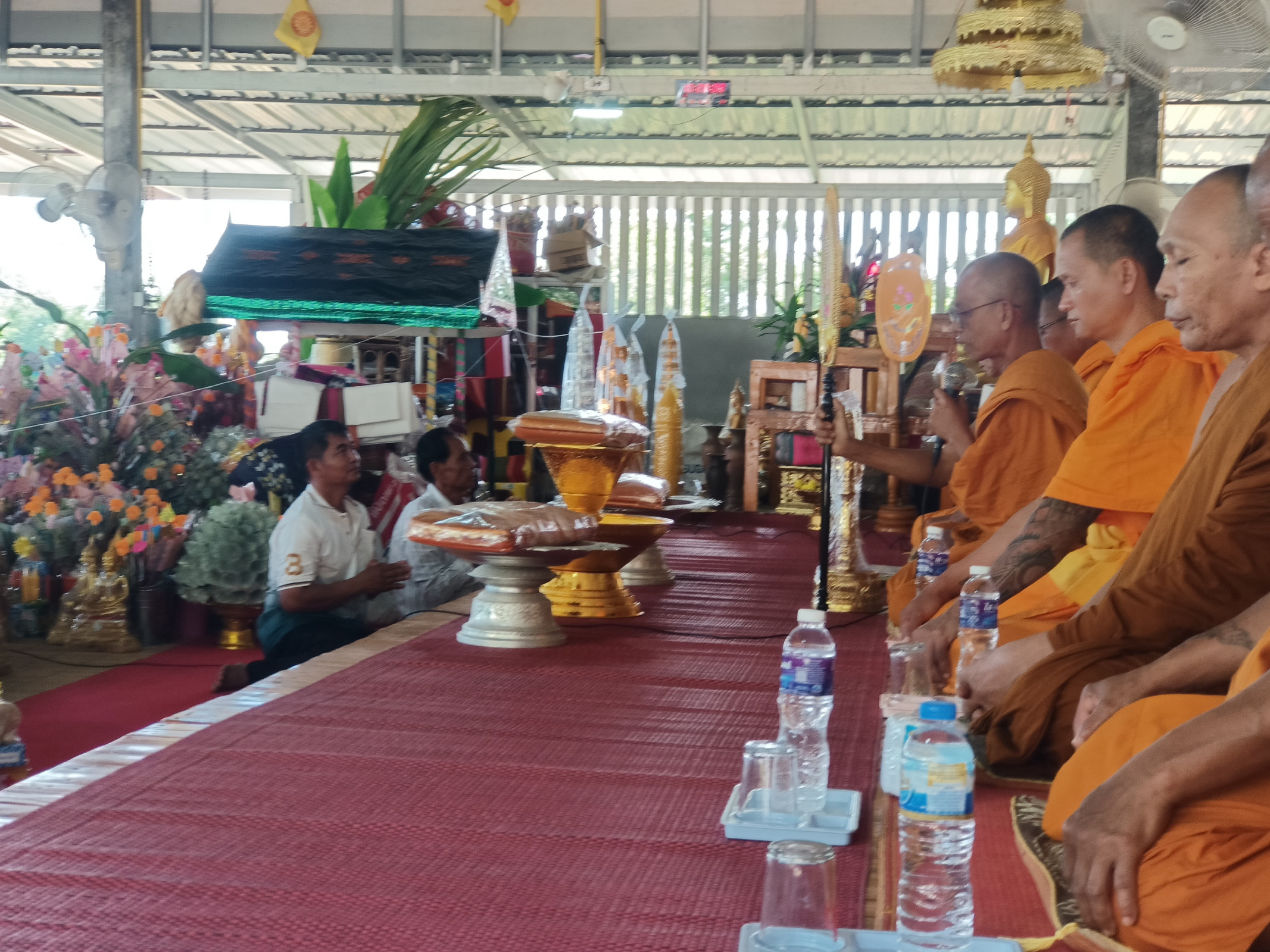 ภาพร่วมพิธีกรรมวัดสำโรงน้อย