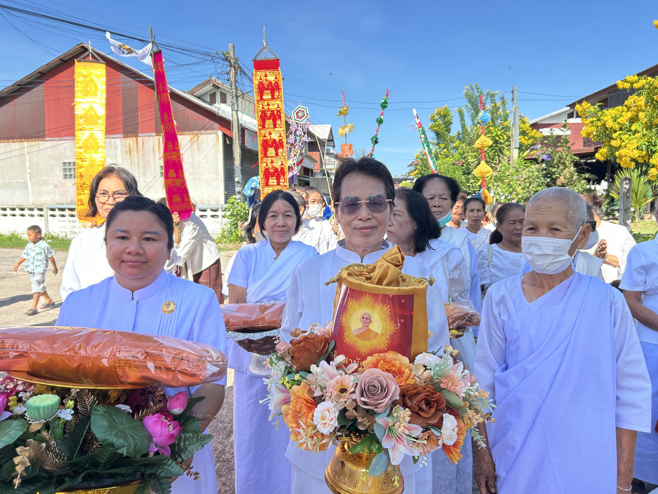 ภาพร่วมขบวนกฐินวัดหนองหิน