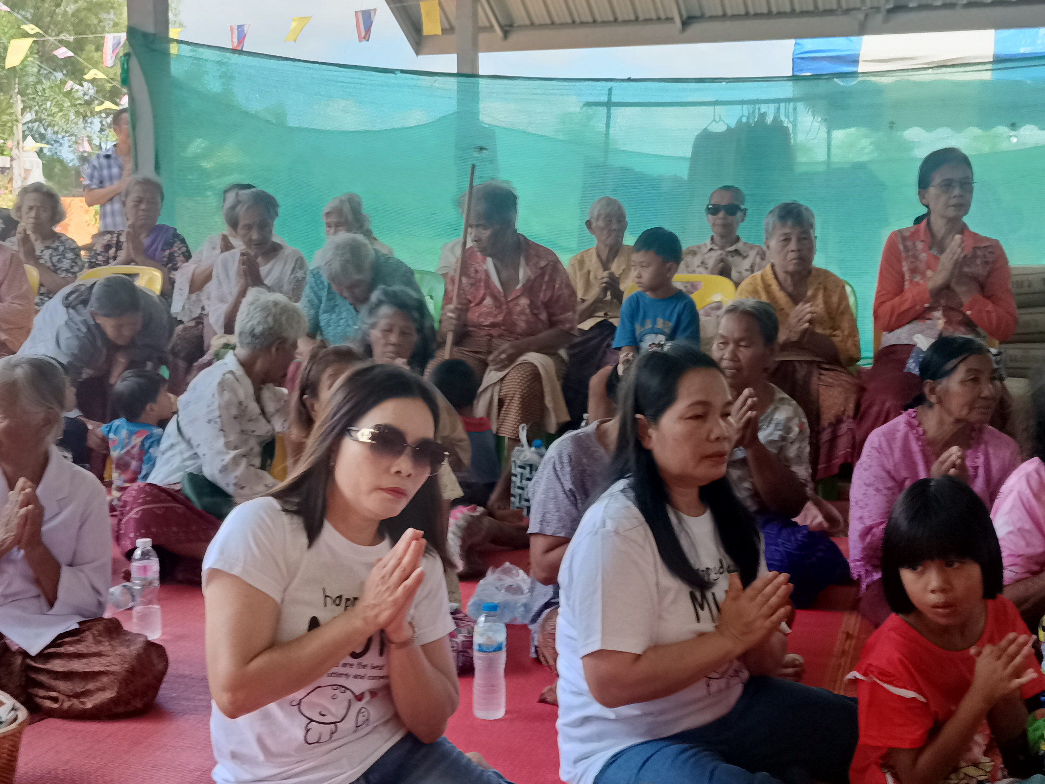 ภาพร่วมพิธีกรรมวัดสำโรงน้อย