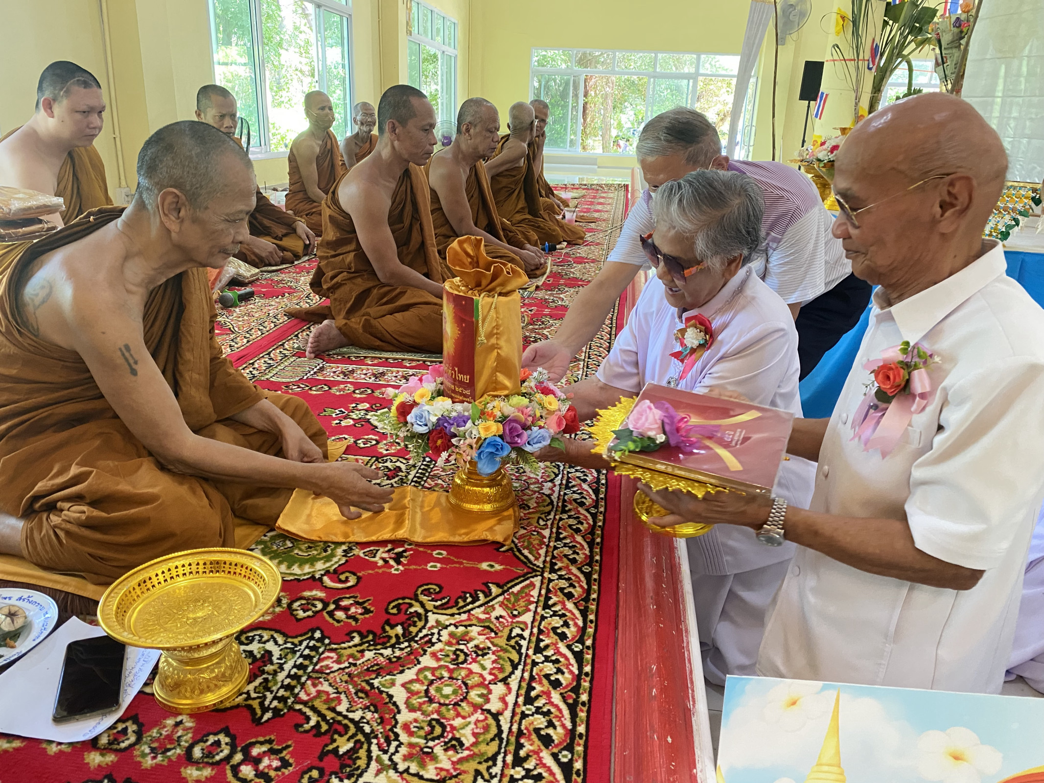 ภาพการถวายปัจจัยวัดโพธิญาณรังสี