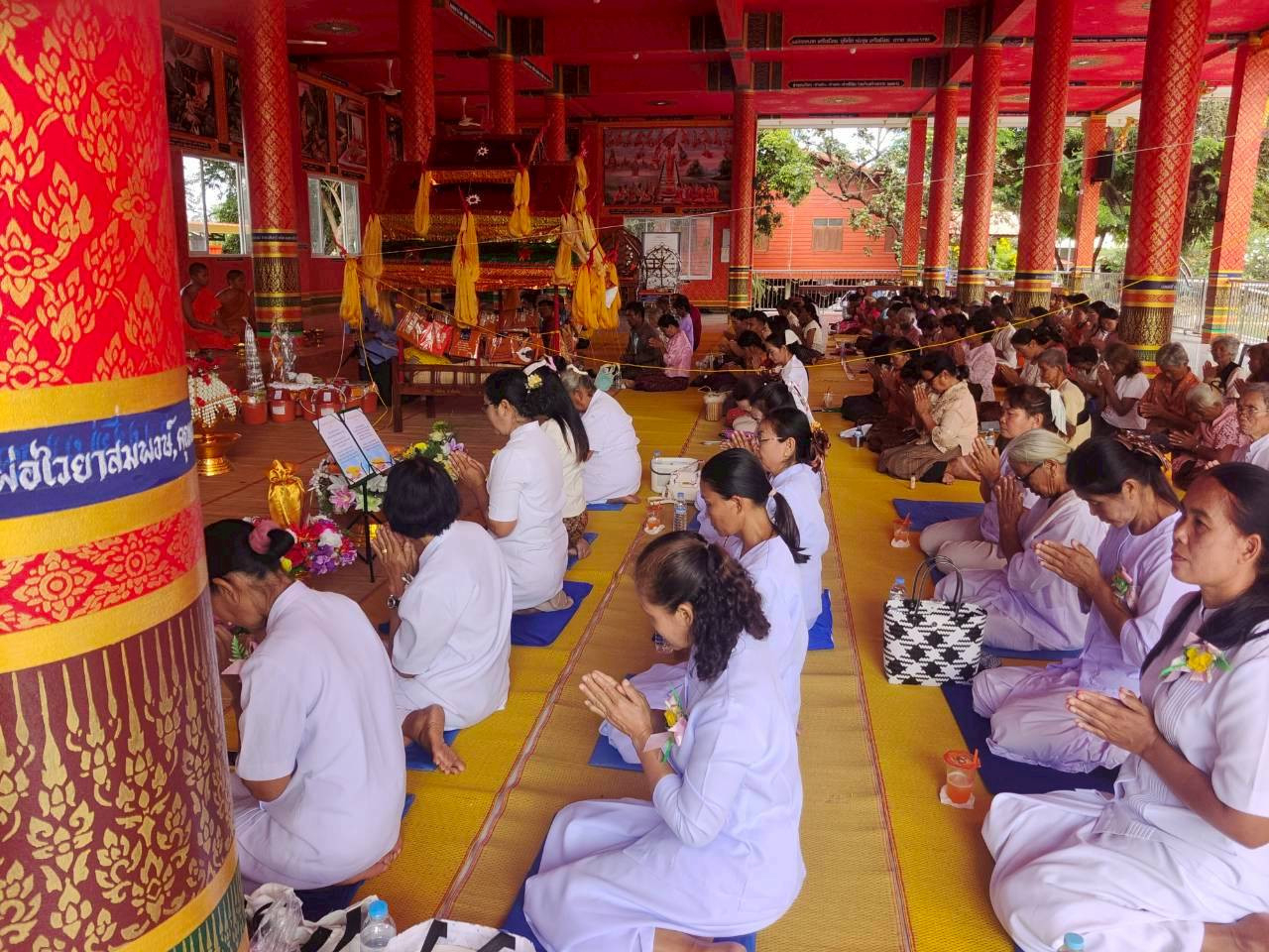 ภาพร่วมพิธีกรรมวัดอิสาณ