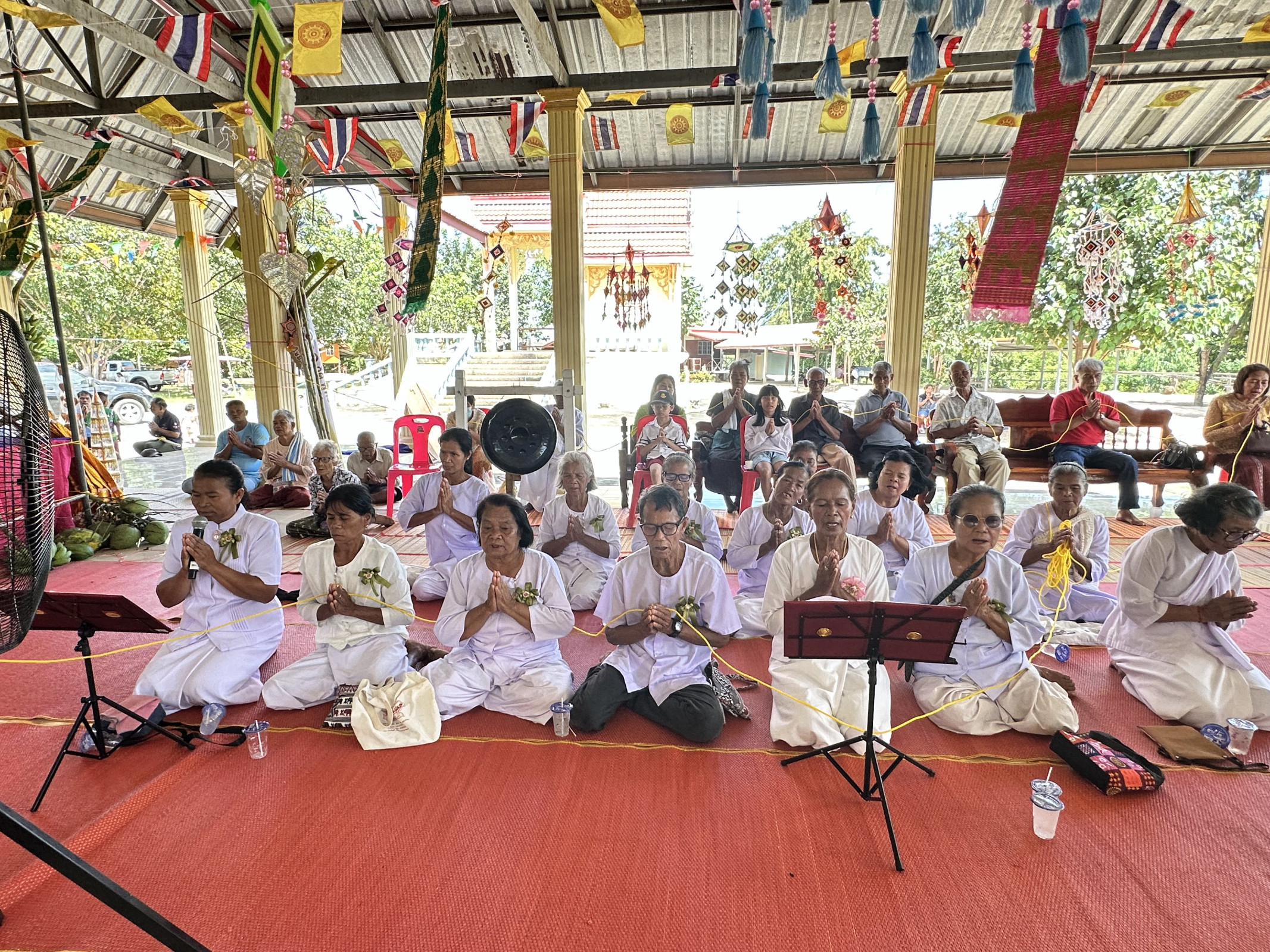 ภาพร่วมพิธีกรรมวัดสระกุด