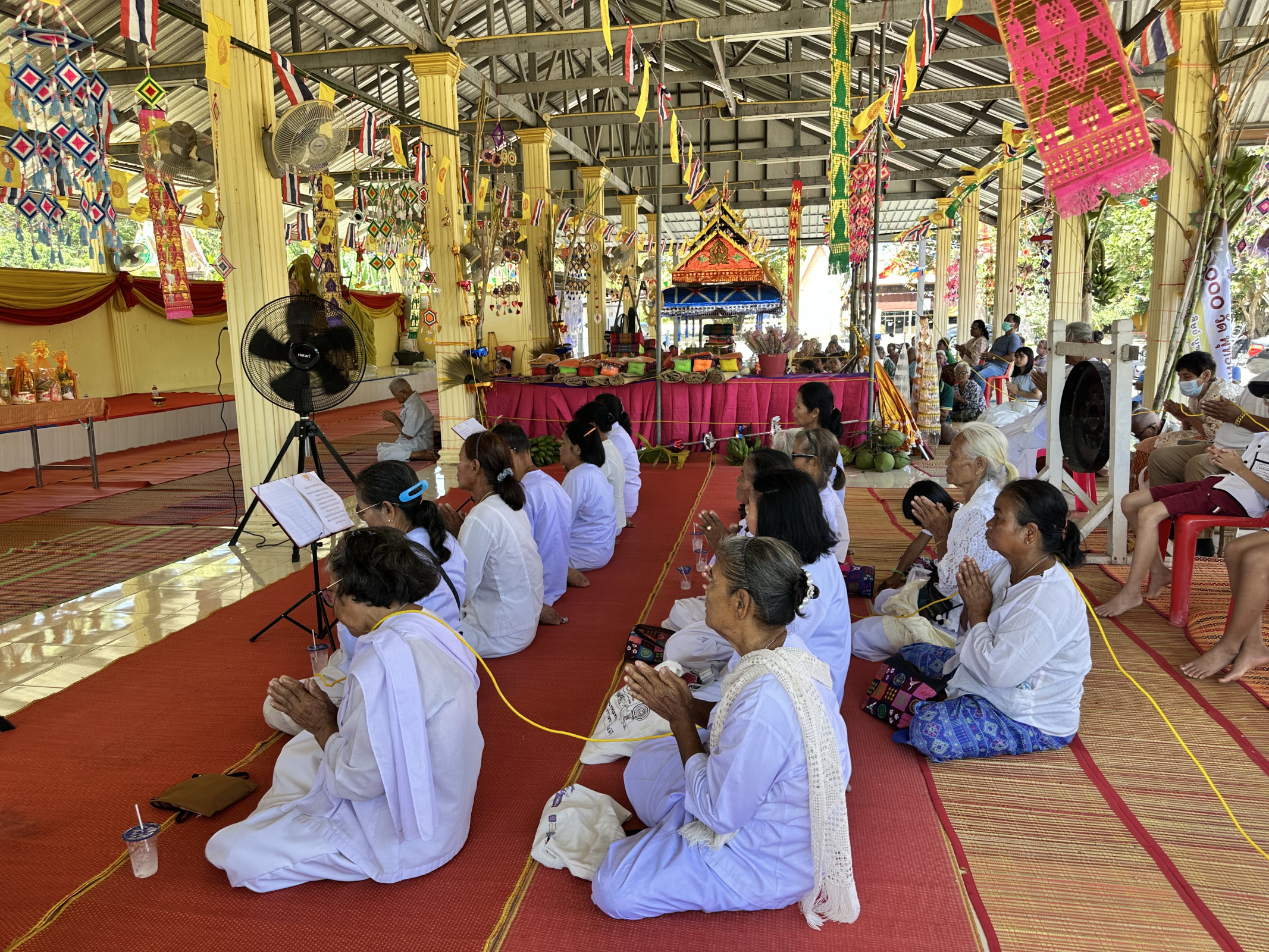 ภาพร่วมพิธีกรรมวัดสระกุด